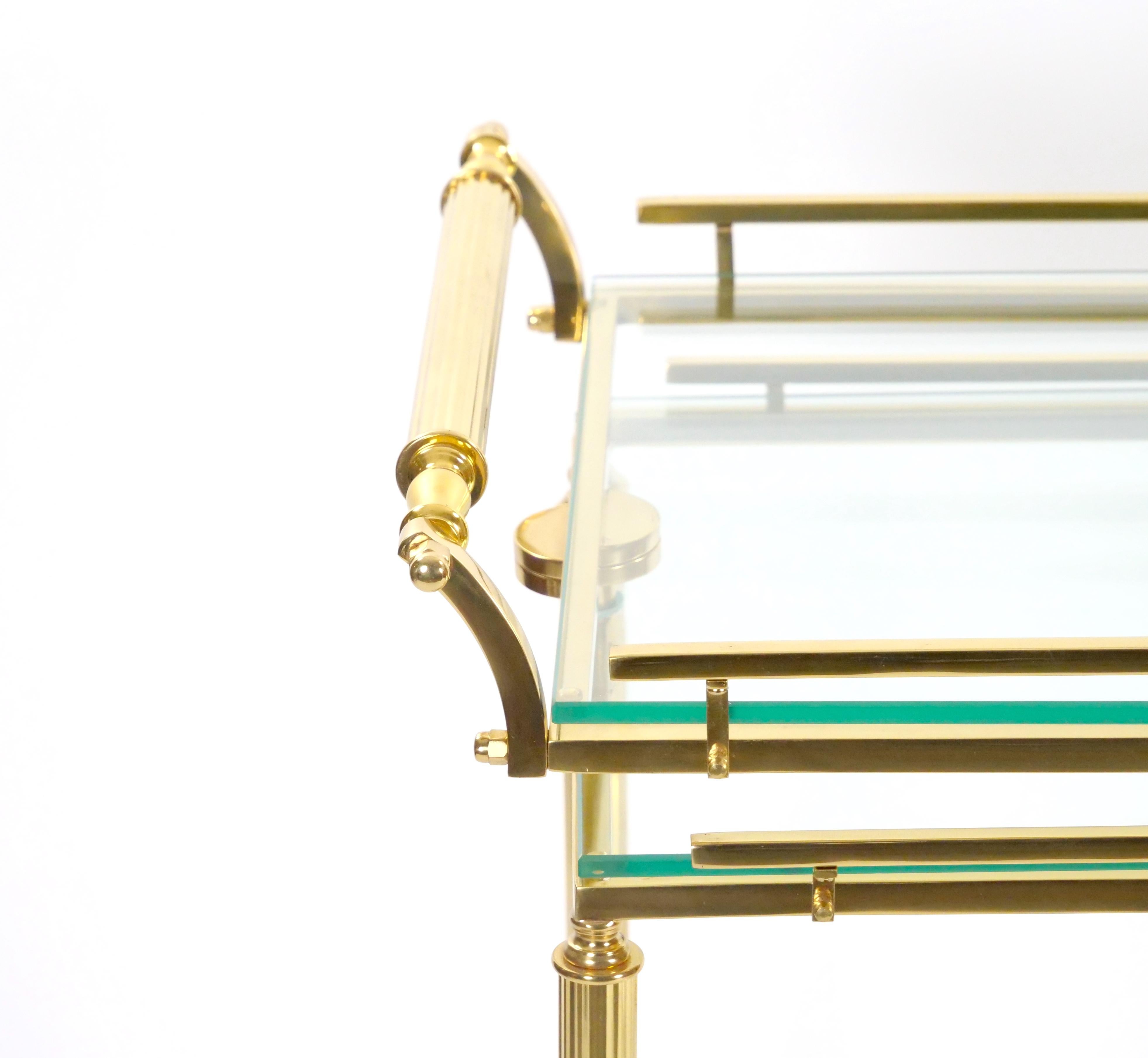 Carrito de bar basculante italiano de latón y cristal de mediados de siglo en venta 2