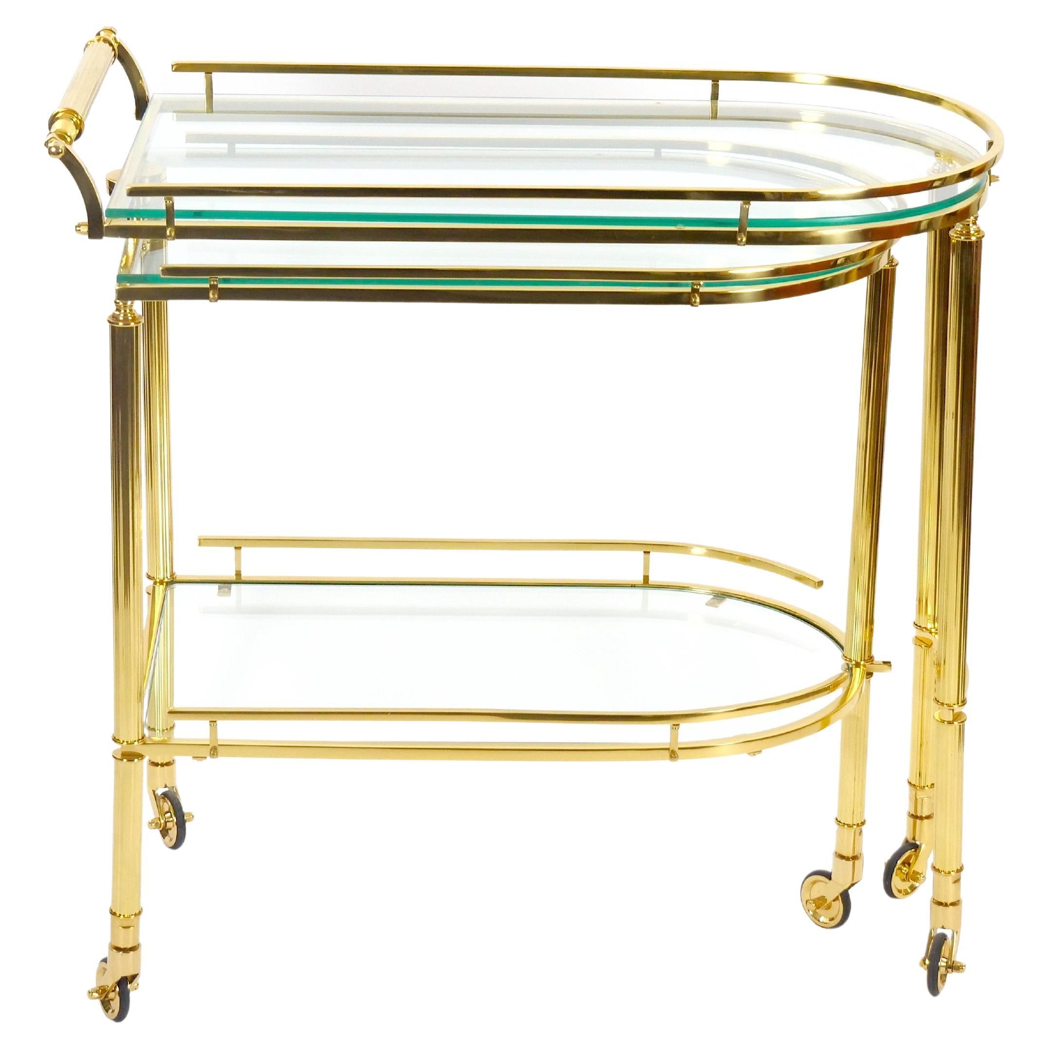 Carrito de bar basculante italiano de latón y cristal de mediados de siglo en venta