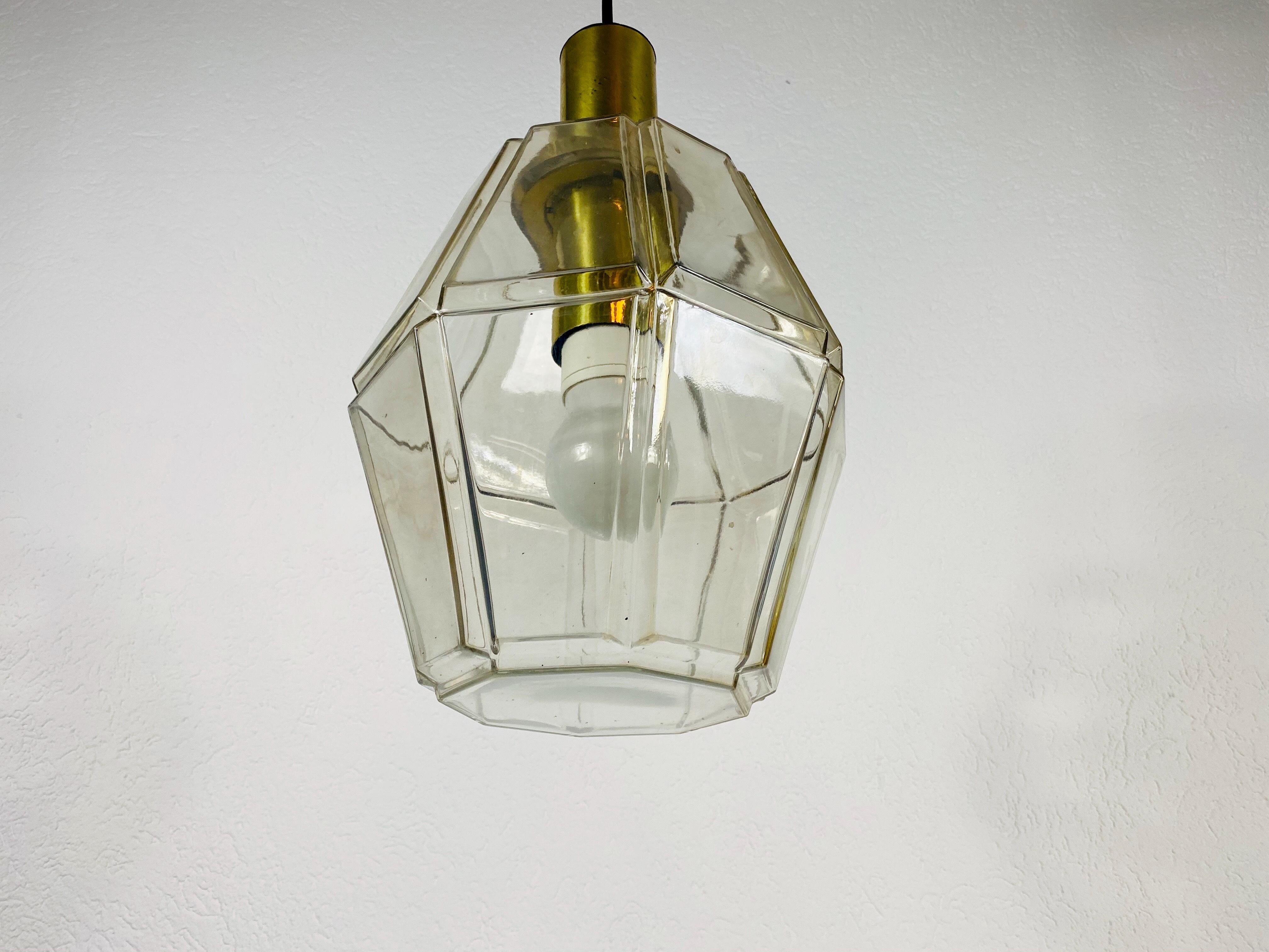Mid-Century Modern Lampe pendante en laiton et verre de Glashütte Limburg, années 1960 en vente