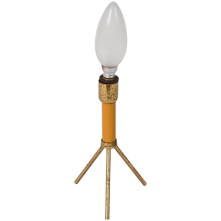 Midcentury Brass and Lacquered Metal Tripod Italian Table Lamp, 1950s For Sale