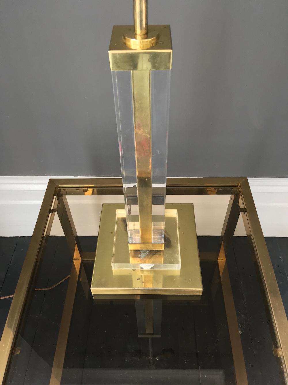 Midcentury Brass and Lucite Column Table Lamp For Sale 5