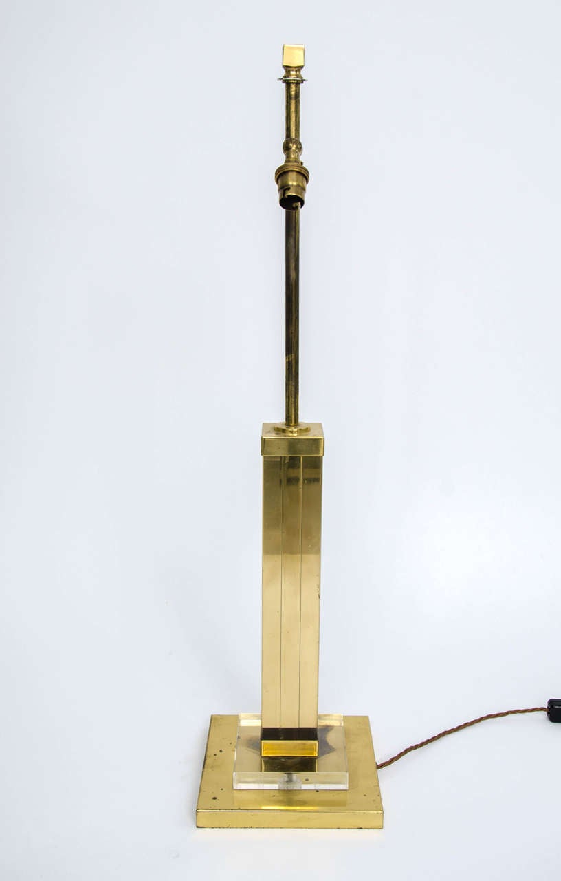 20th Century Midcentury Brass and Lucite Column Table Lamp For Sale