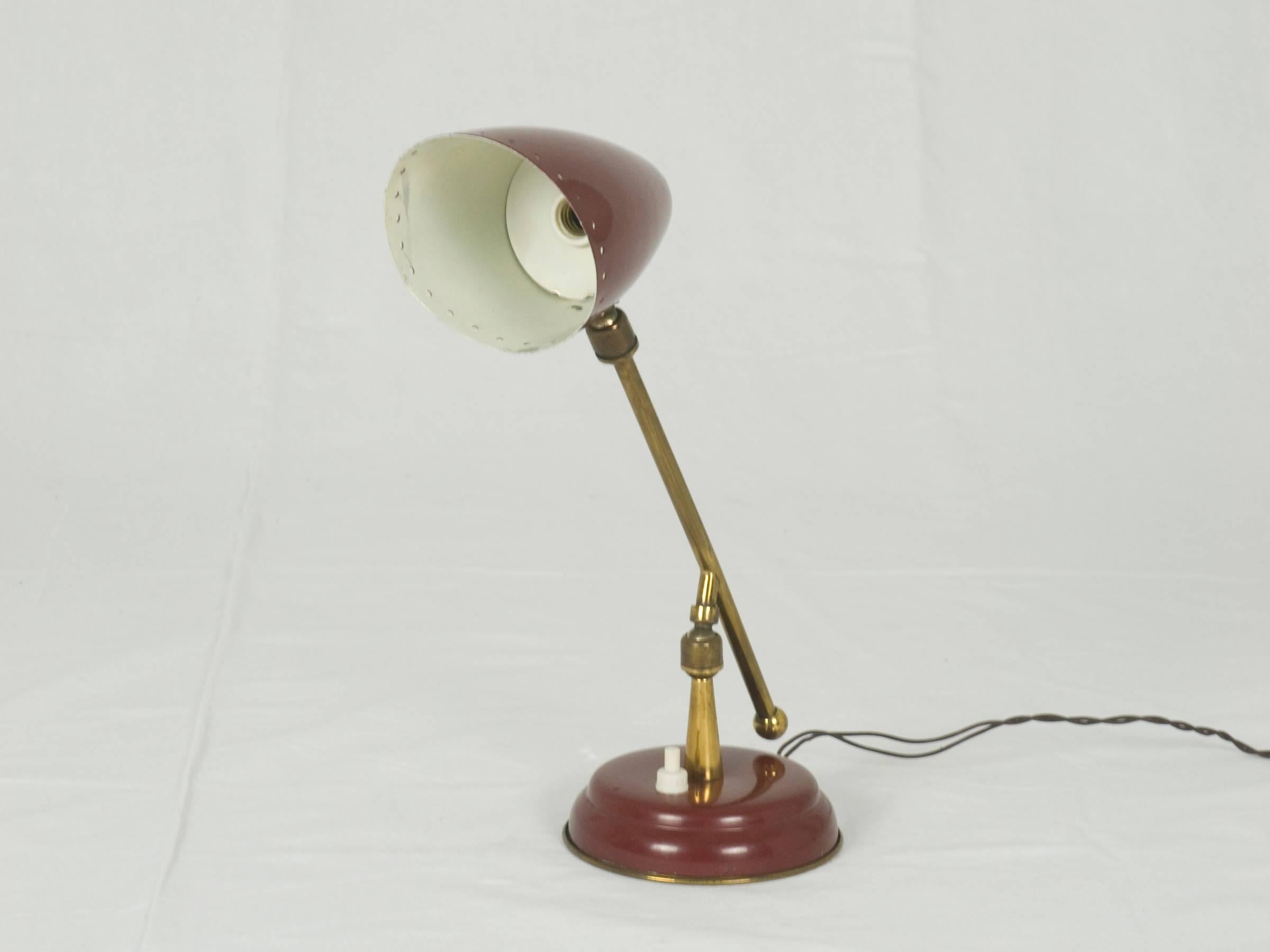 Mid-Century Modern Midcentury Brass and Metal Italian Adjustable Table Lamp For Sale