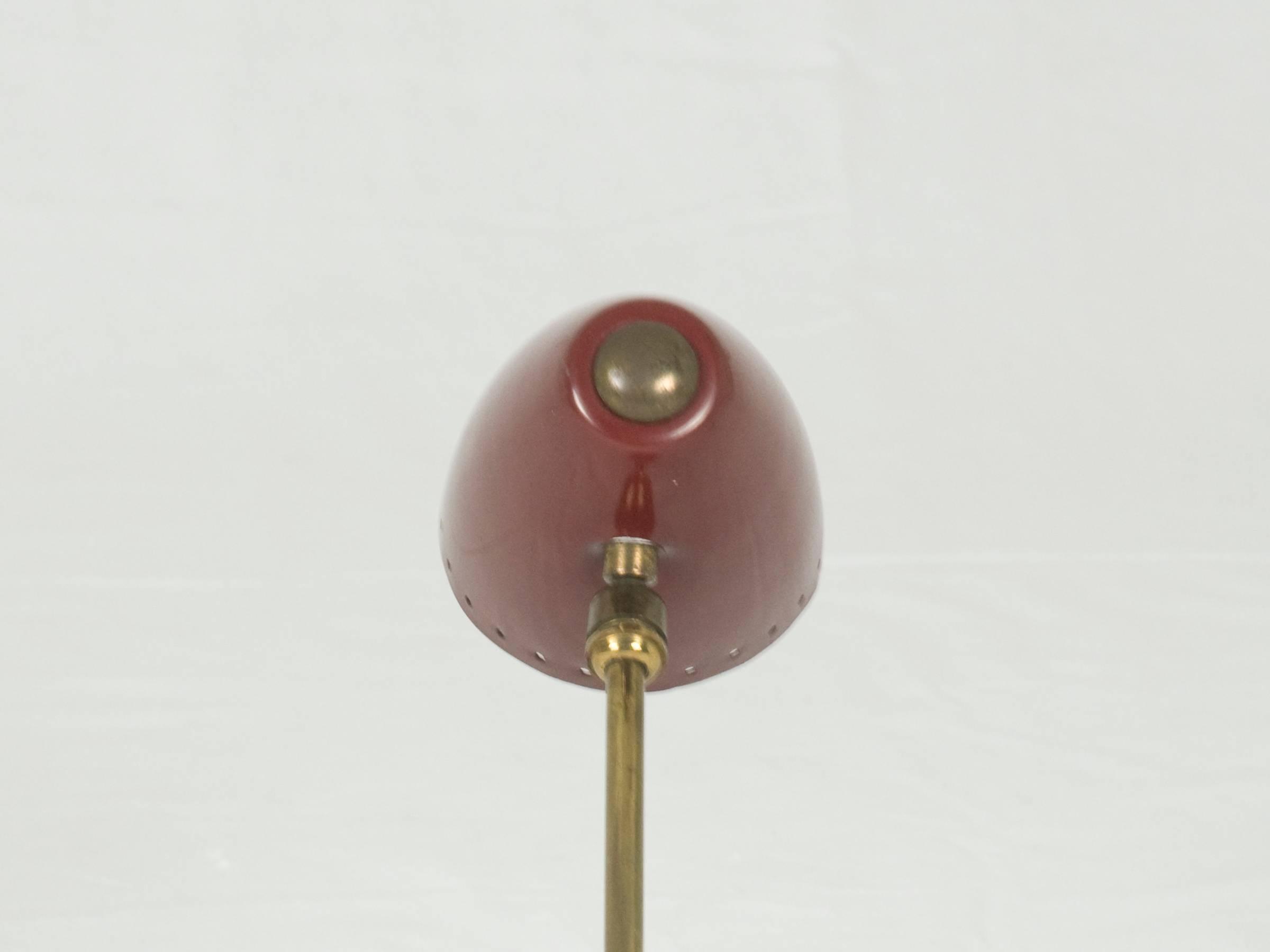 Painted Midcentury Brass and Metal Italian Adjustable Table Lamp For Sale