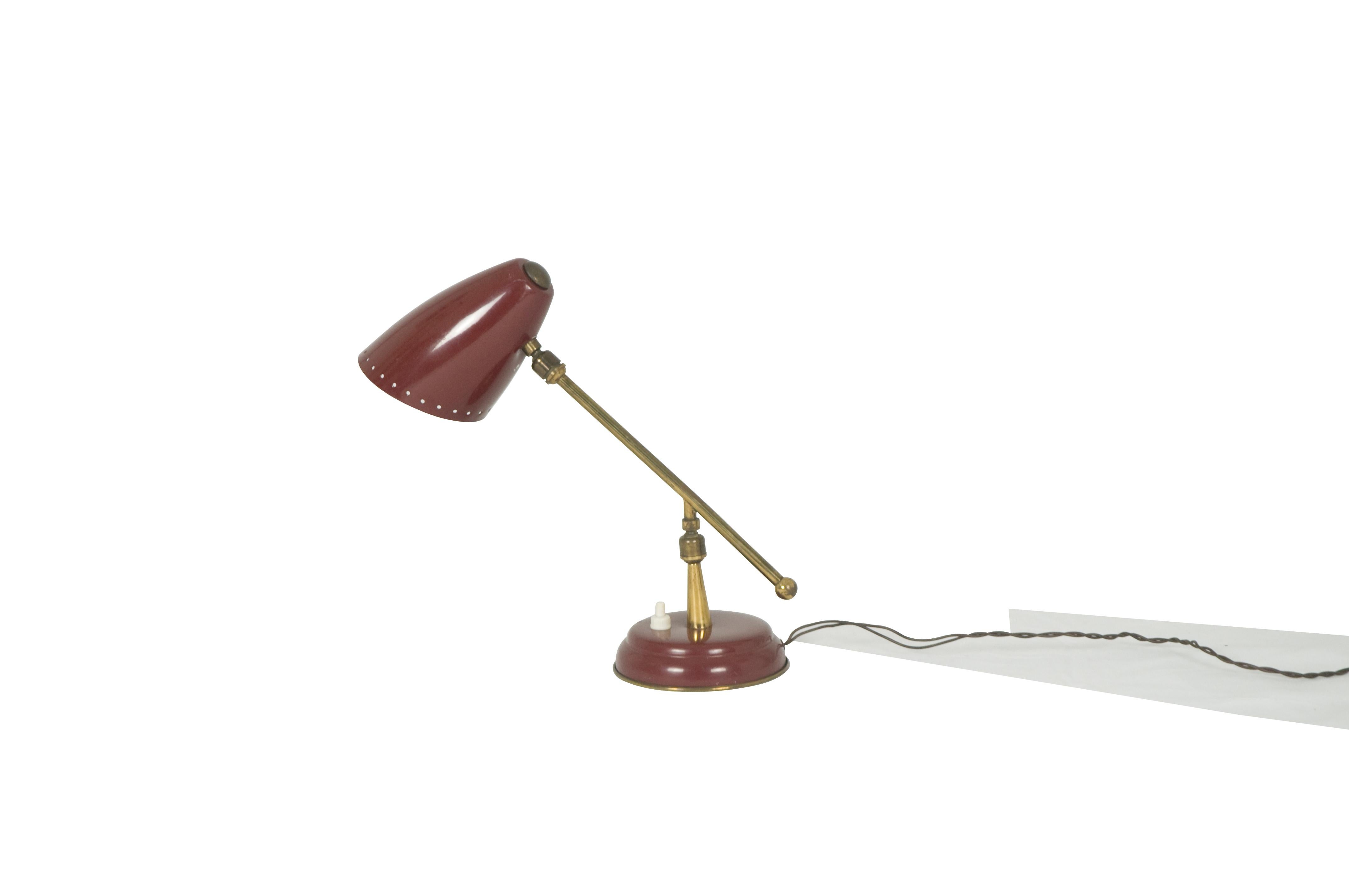 Midcentury Brass and Metal Italian Adjustable Table Lamp In Good Condition For Sale In Varese, Lombardia