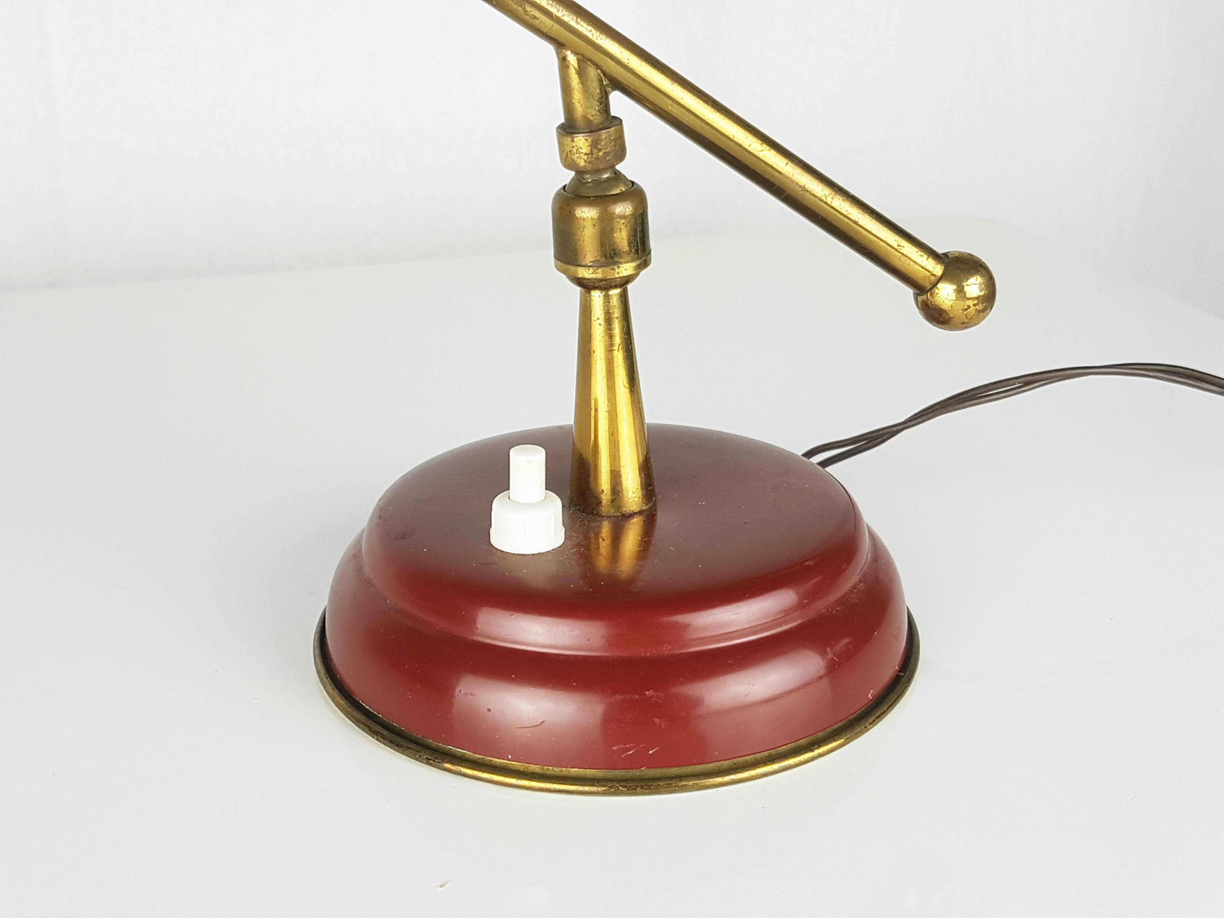 Midcentury Brass and Metal Italian Adjustable Table Lamp For Sale 1
