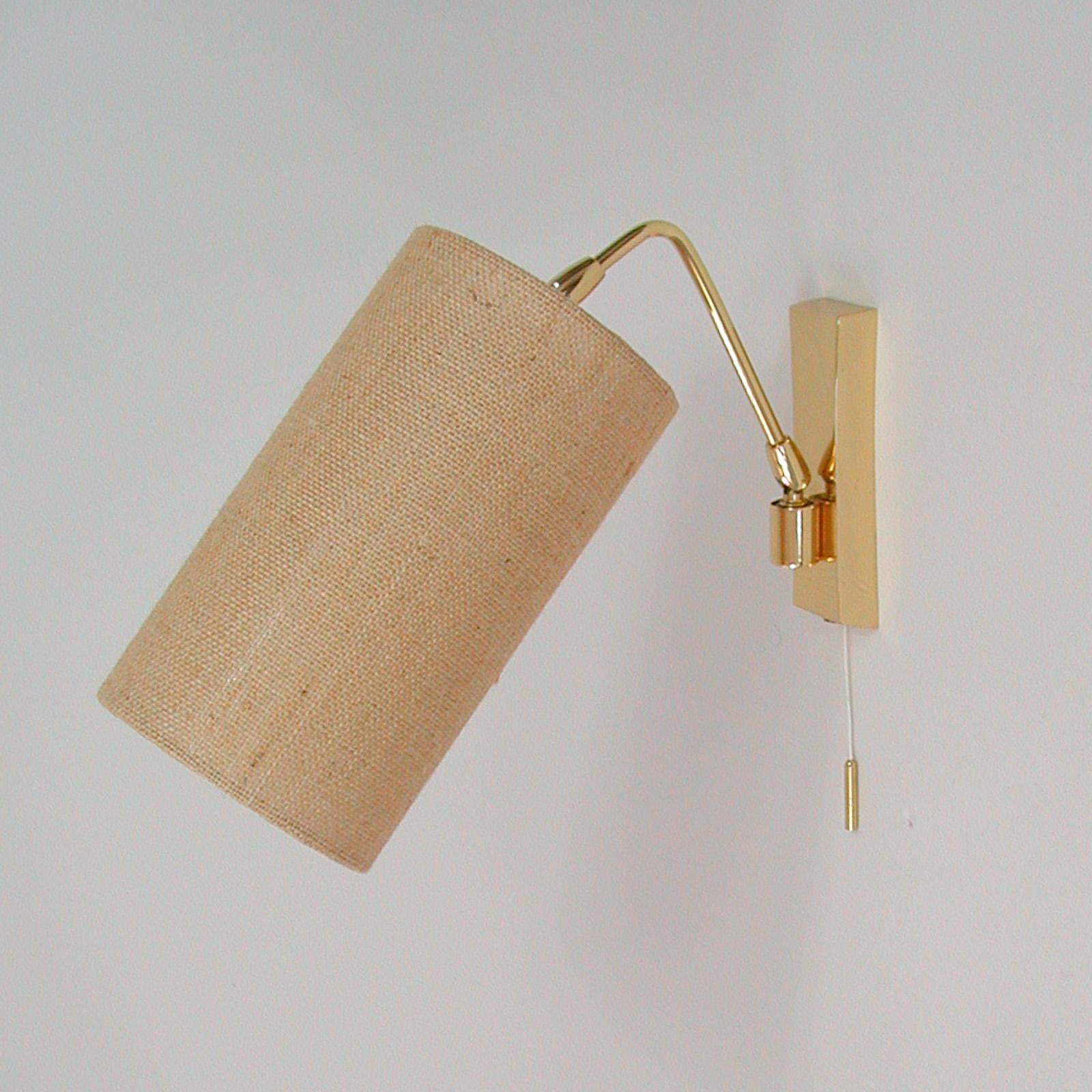 Midcentury Brass and Sisal Adjustable Sconce, Kalmar Attributed., Austria, 1960s In Good Condition For Sale In NUEMBRECHT, NRW