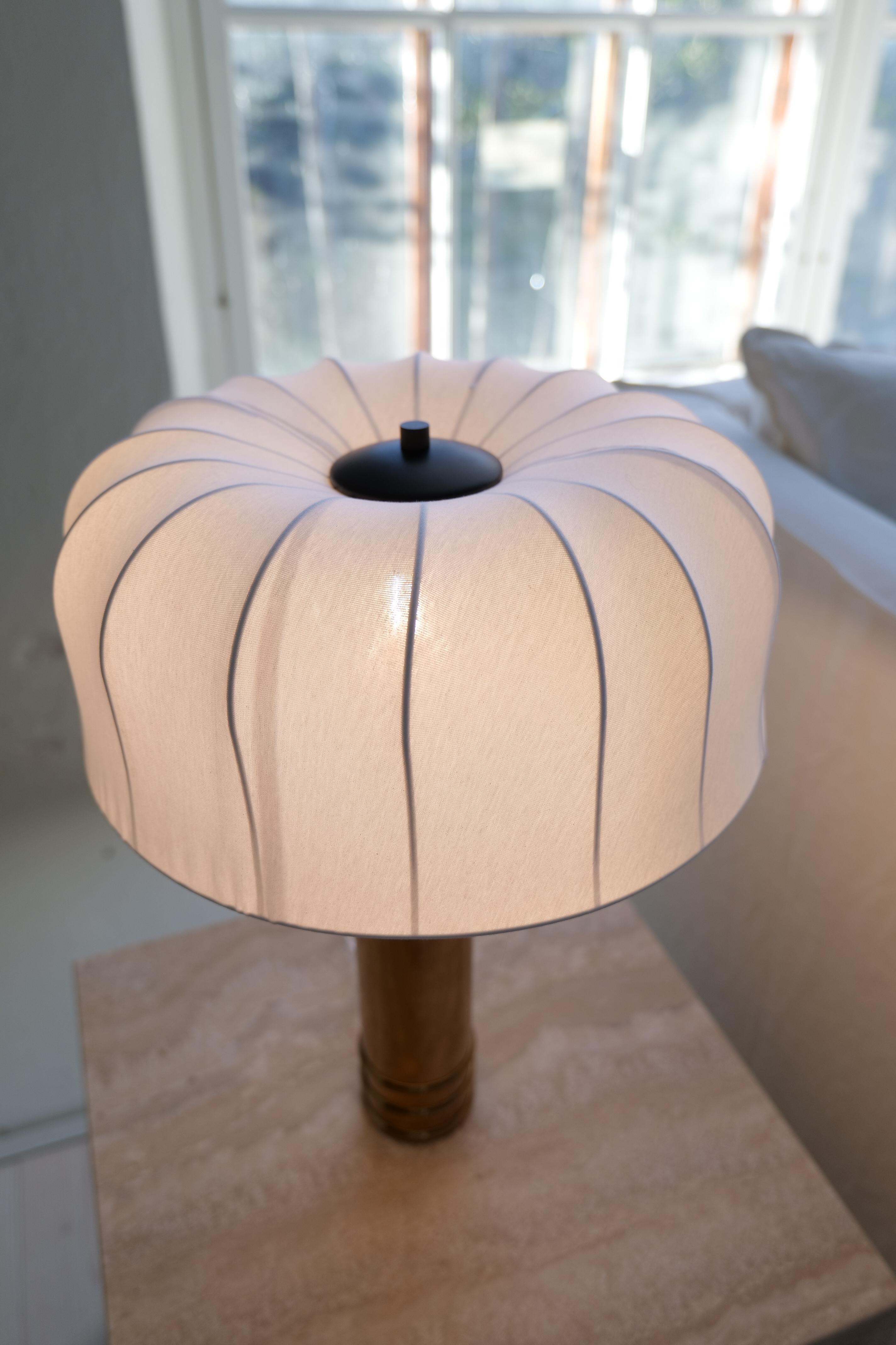 Midcentury Brass Bergboms B-09 Table Lamp, 1960s, Sweden mediados del siglo XX en venta