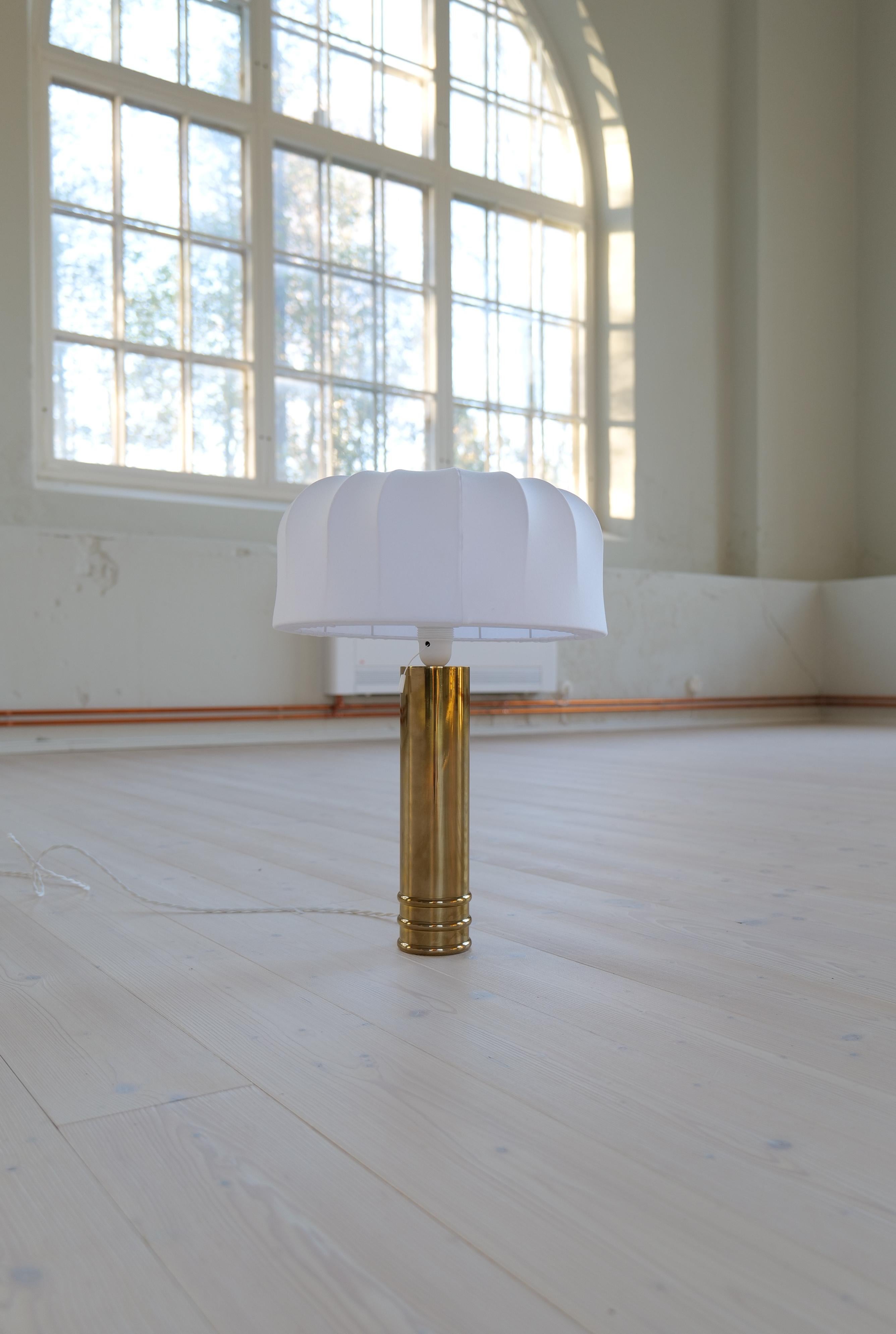 Midcentury Brass Bergboms B-09 Table Lamp, 1960s, Sweden Latón en venta