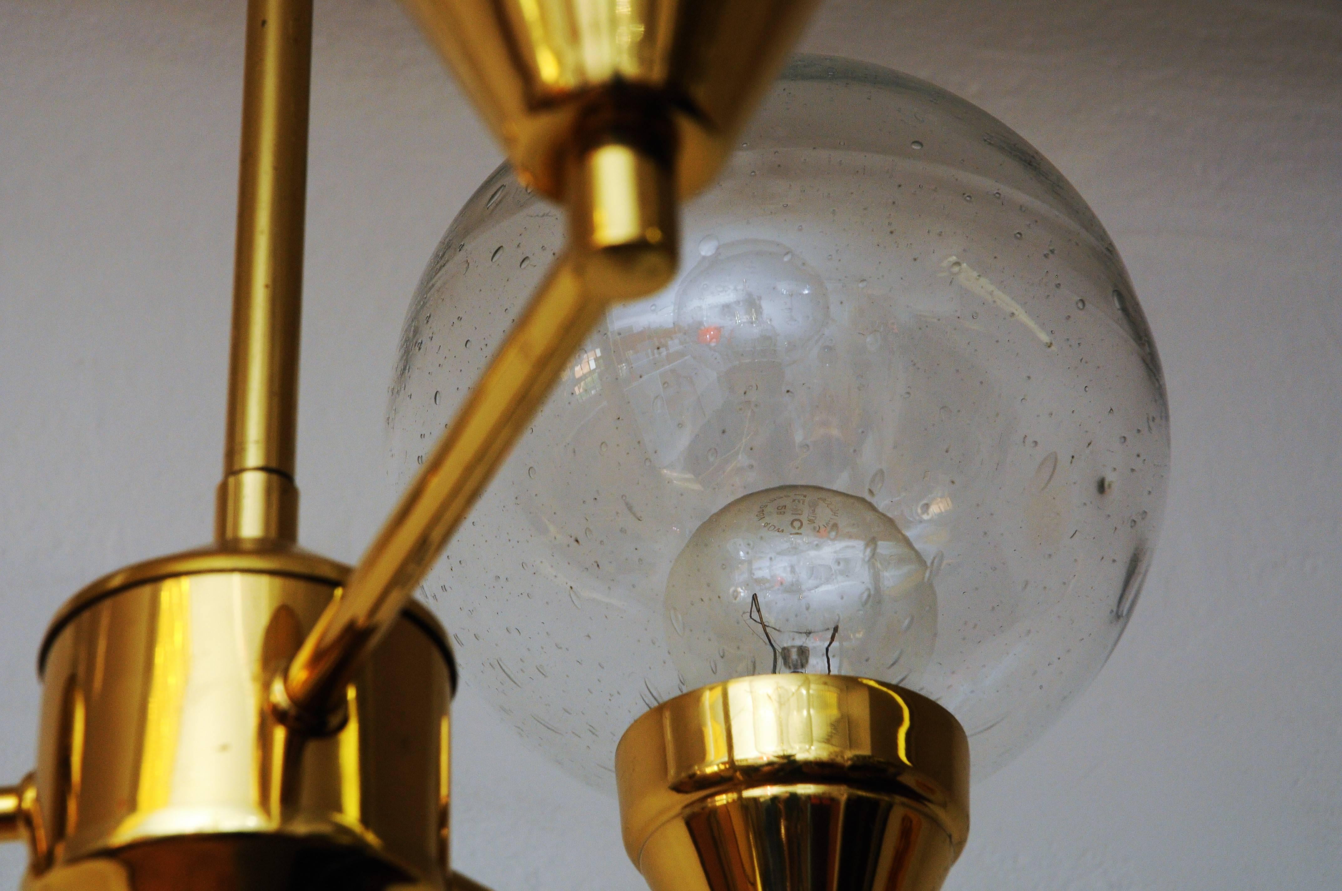 Midcentury Brass Ceiling Lamp with Three Clear Glass Domes 1960s, Sweden im Zustand „Gut“ in Stockholm, SE
