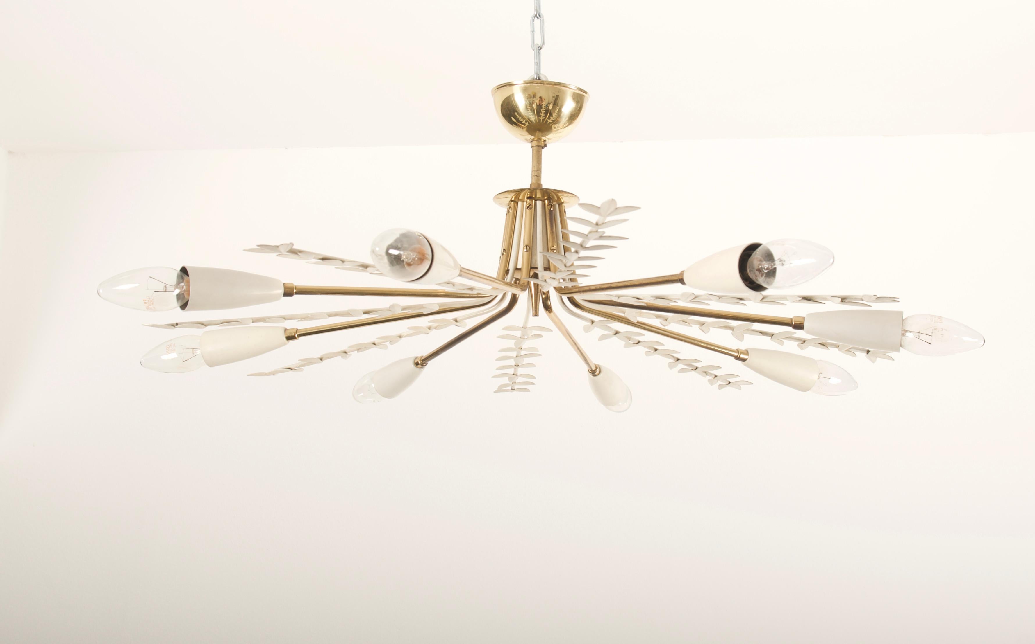 Mid-Century Modern Lustre en laiton du milieu du siècle dernier de Rupert Nikoll en vente