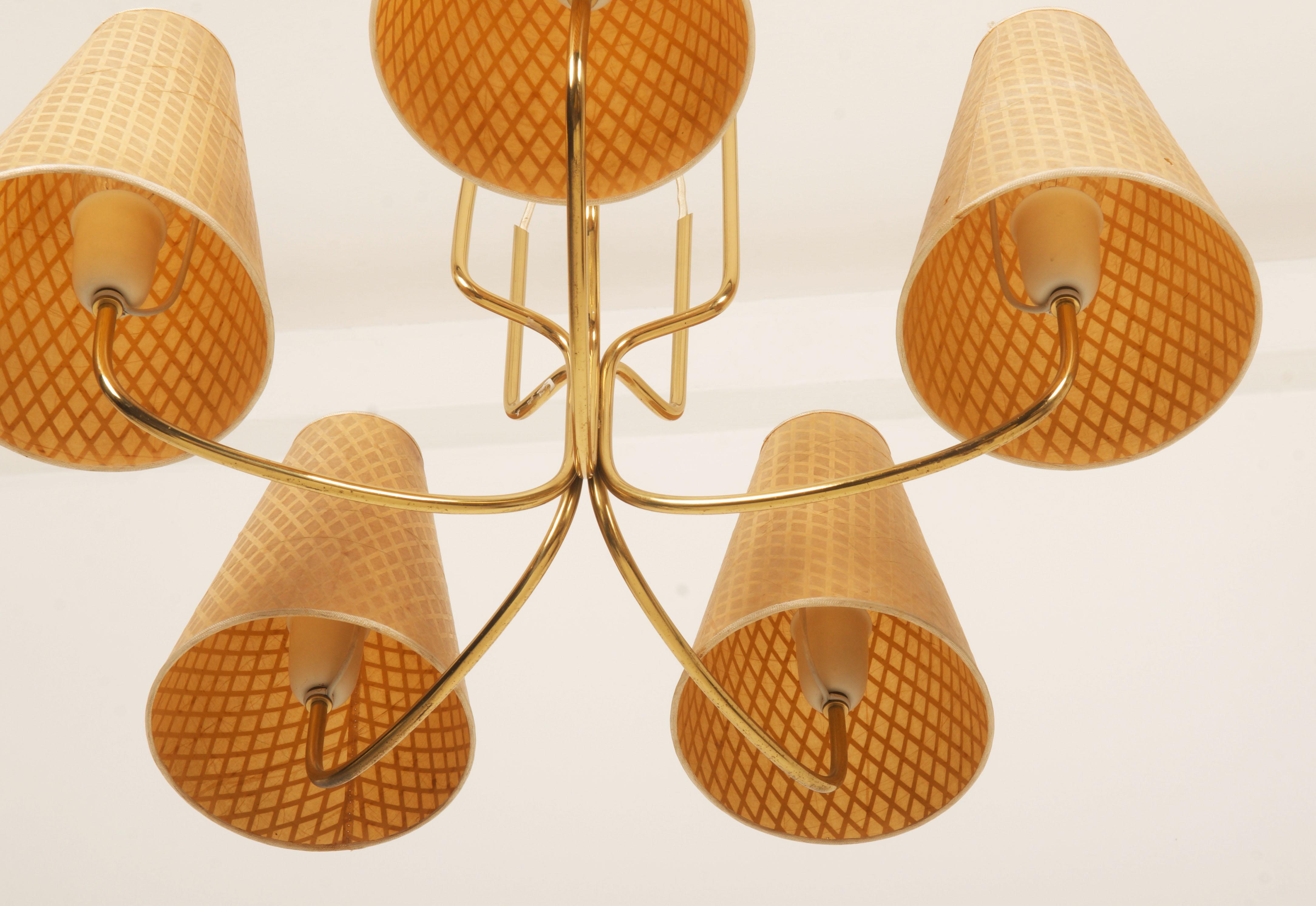 Austriaco Lampadario in ottone del Medioevo di Rupert Nikoll in vendita