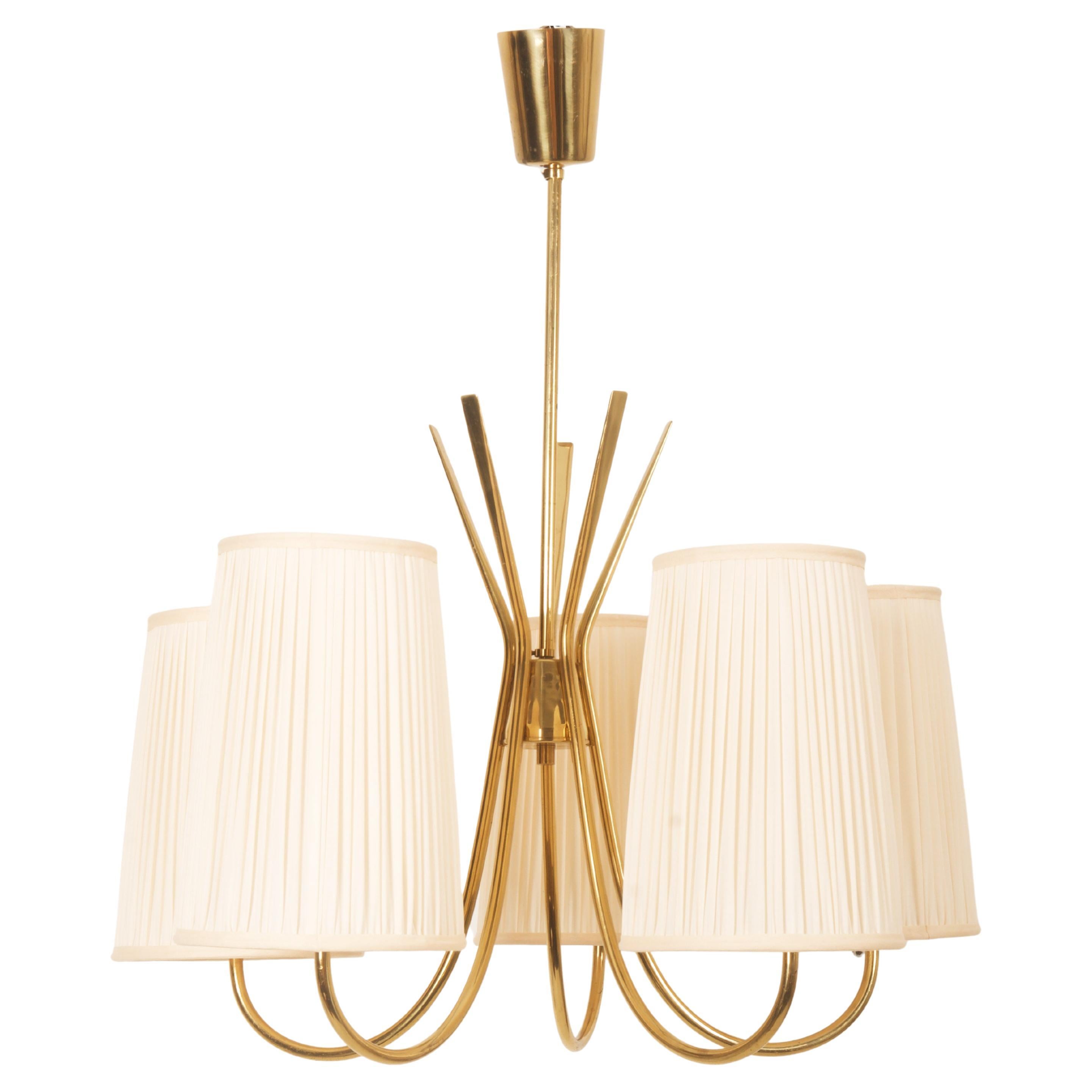 Lampadario in ottone del Medioevo di Rupert Nikoll