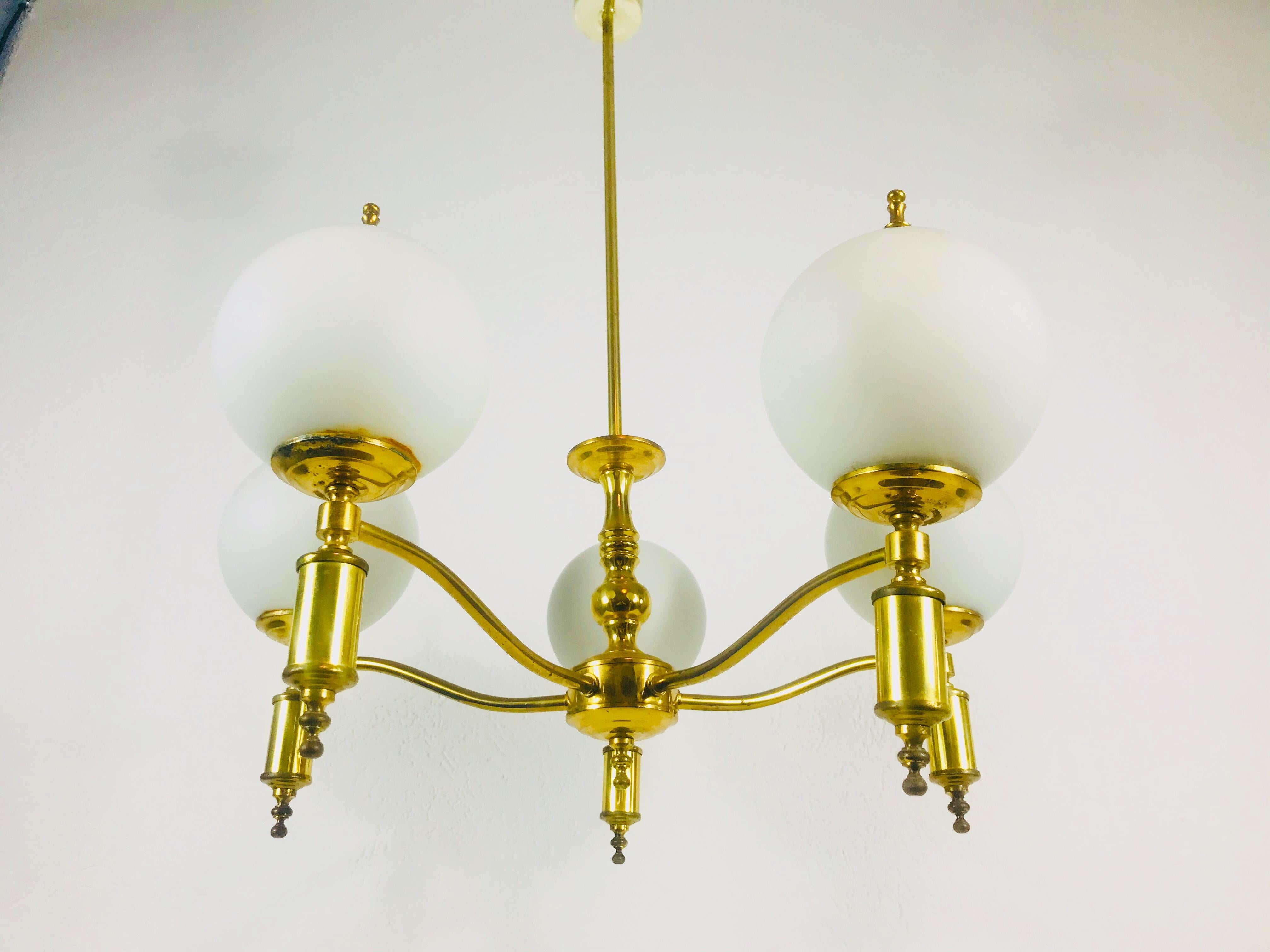 French Midcentury Brass Chandelier in the Style of Maison Lunel, 1950s For Sale