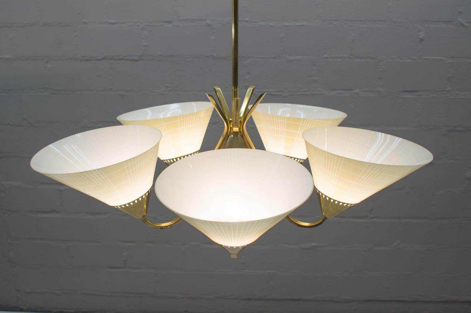 Midcentury Brass Five-Light Ceiling Lamp, 1950s In Good Condition In Nürnberg, Bayern