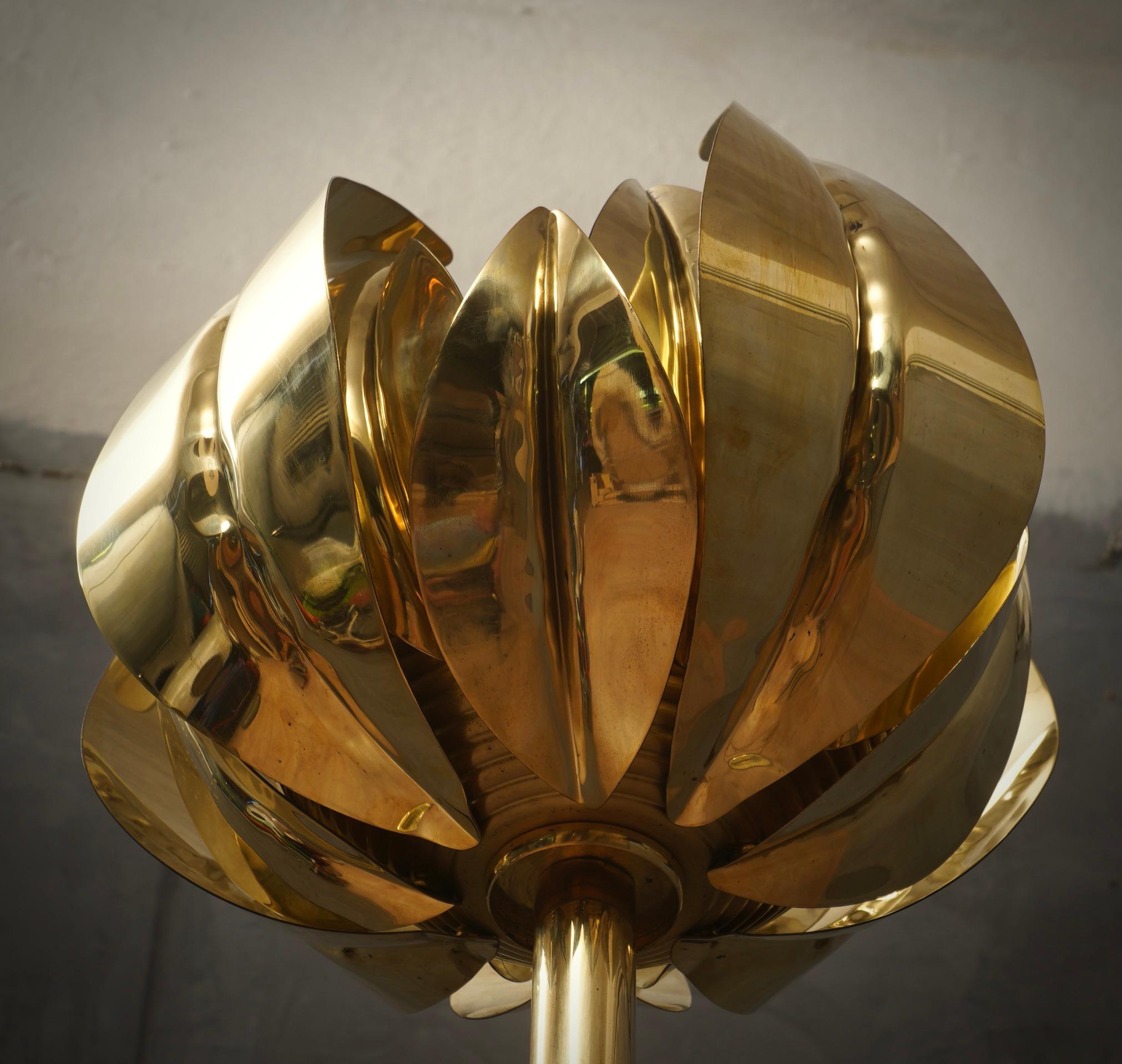 MidCentury Brass Italian Manufacturing Floor Lamp, 1940 For Sale 5