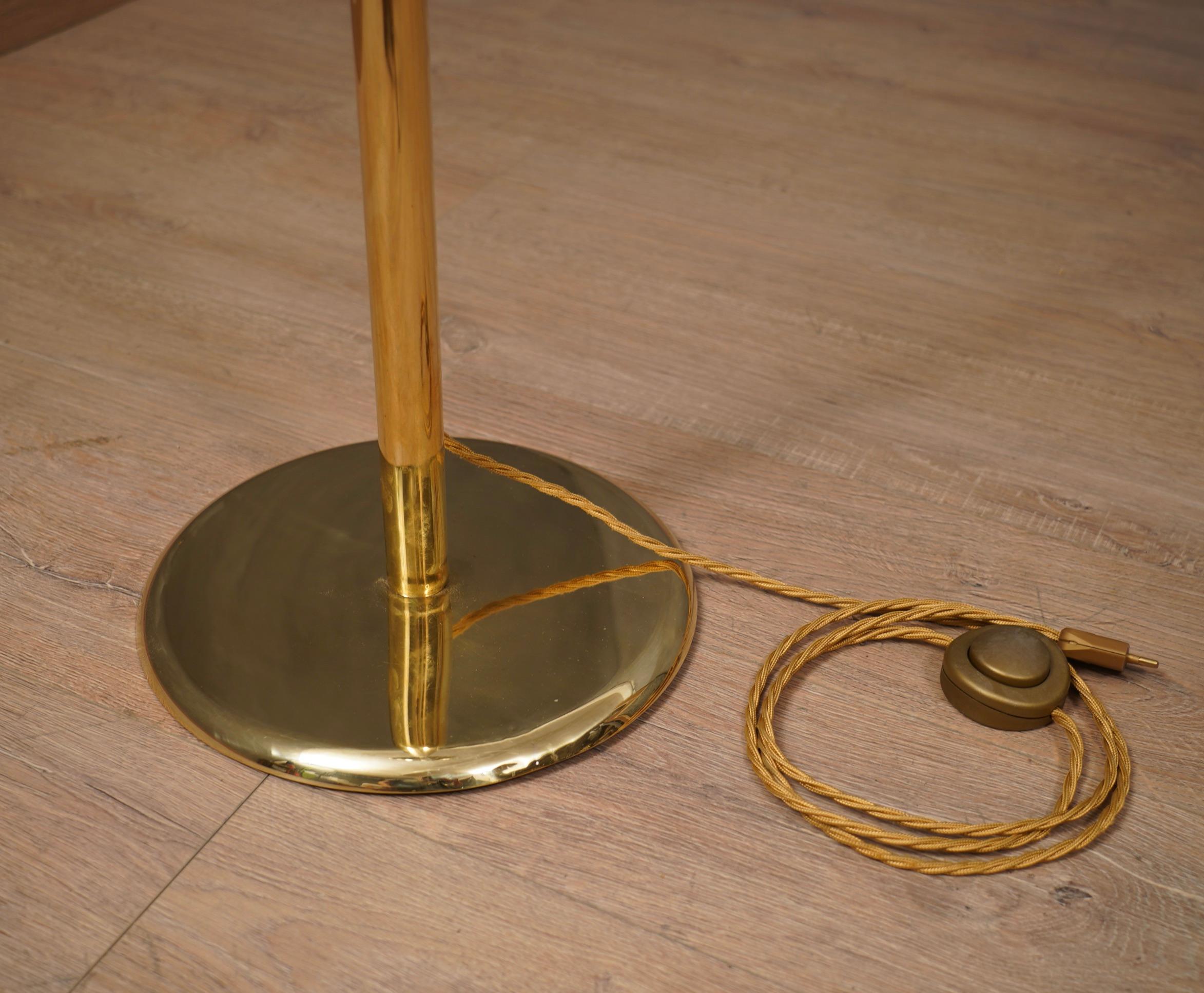 MidCentury Brass Italian Manufacturing Floor Lamp, 1940 For Sale 6