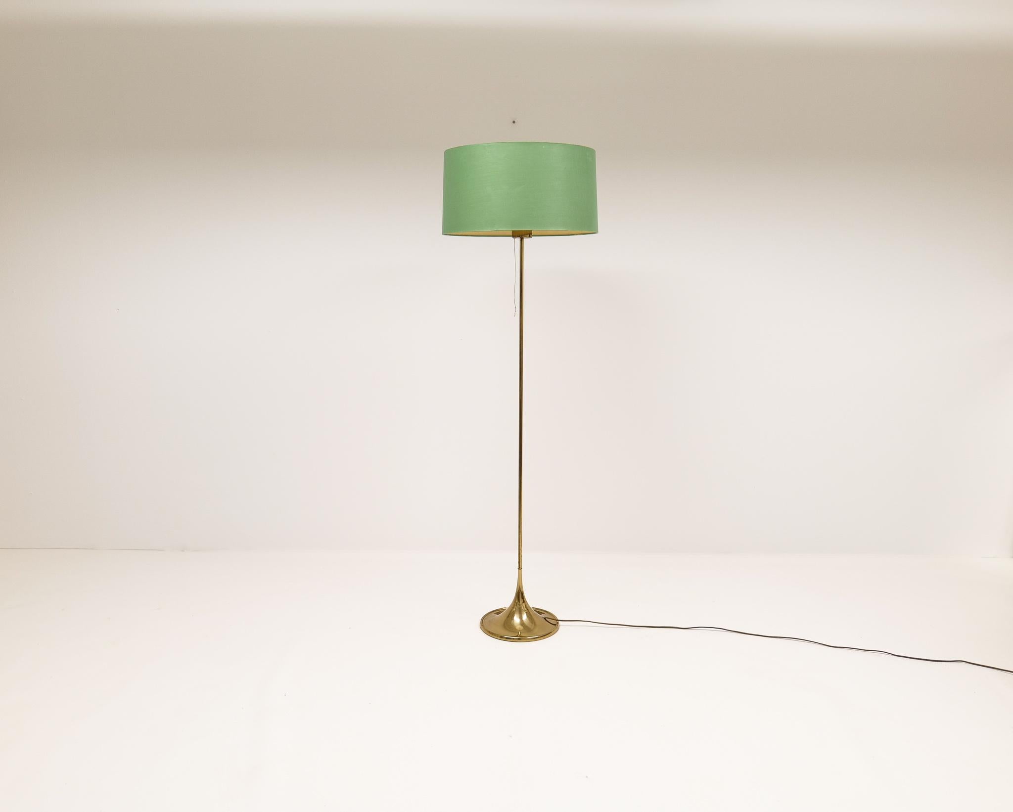 Scandinavian Modern Midcentury Brass Floor Lamp Bergboms G-024, Sweden, 1960s For Sale