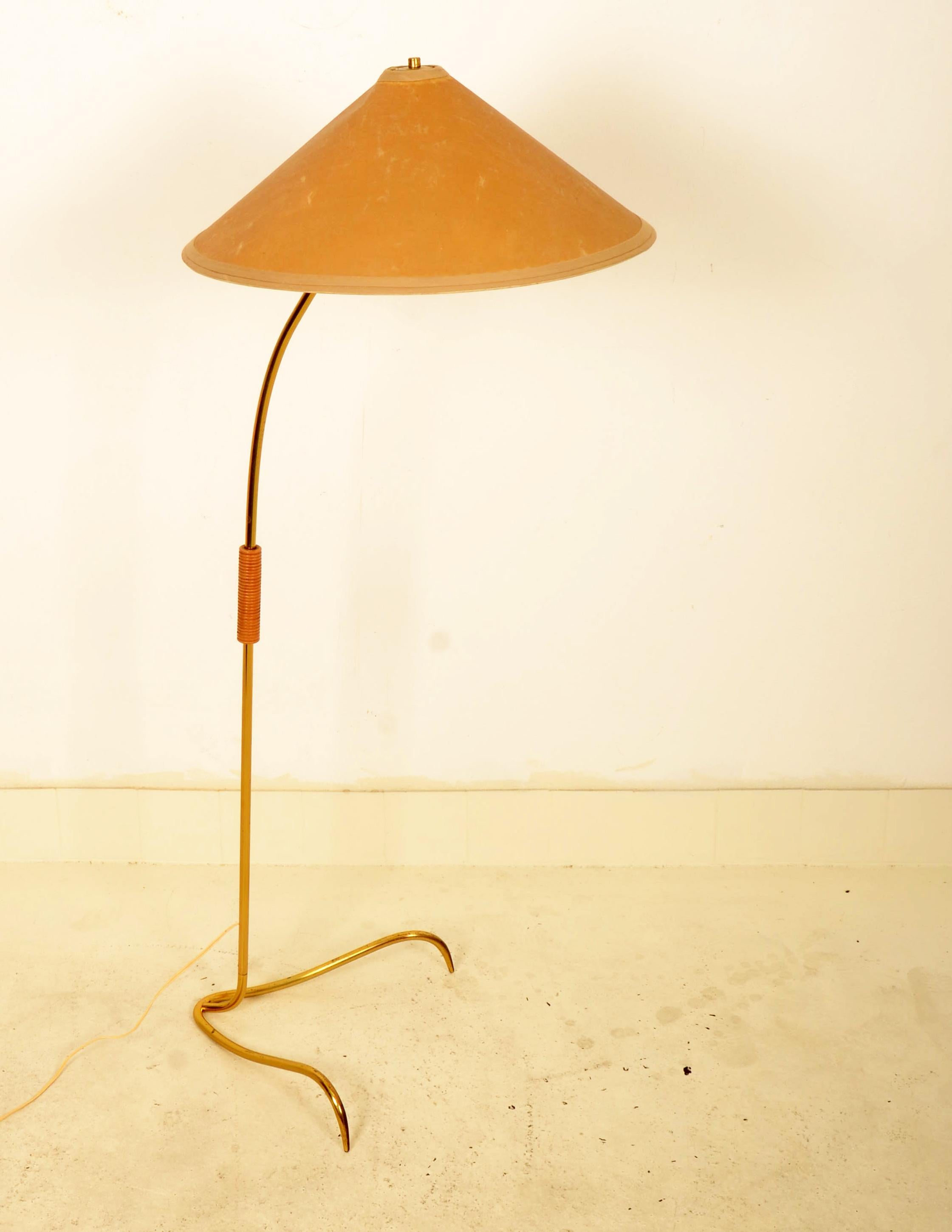 Autrichien Lampadaire en laiton du milieu du siècle dernier de Rupert Nikoll en vente