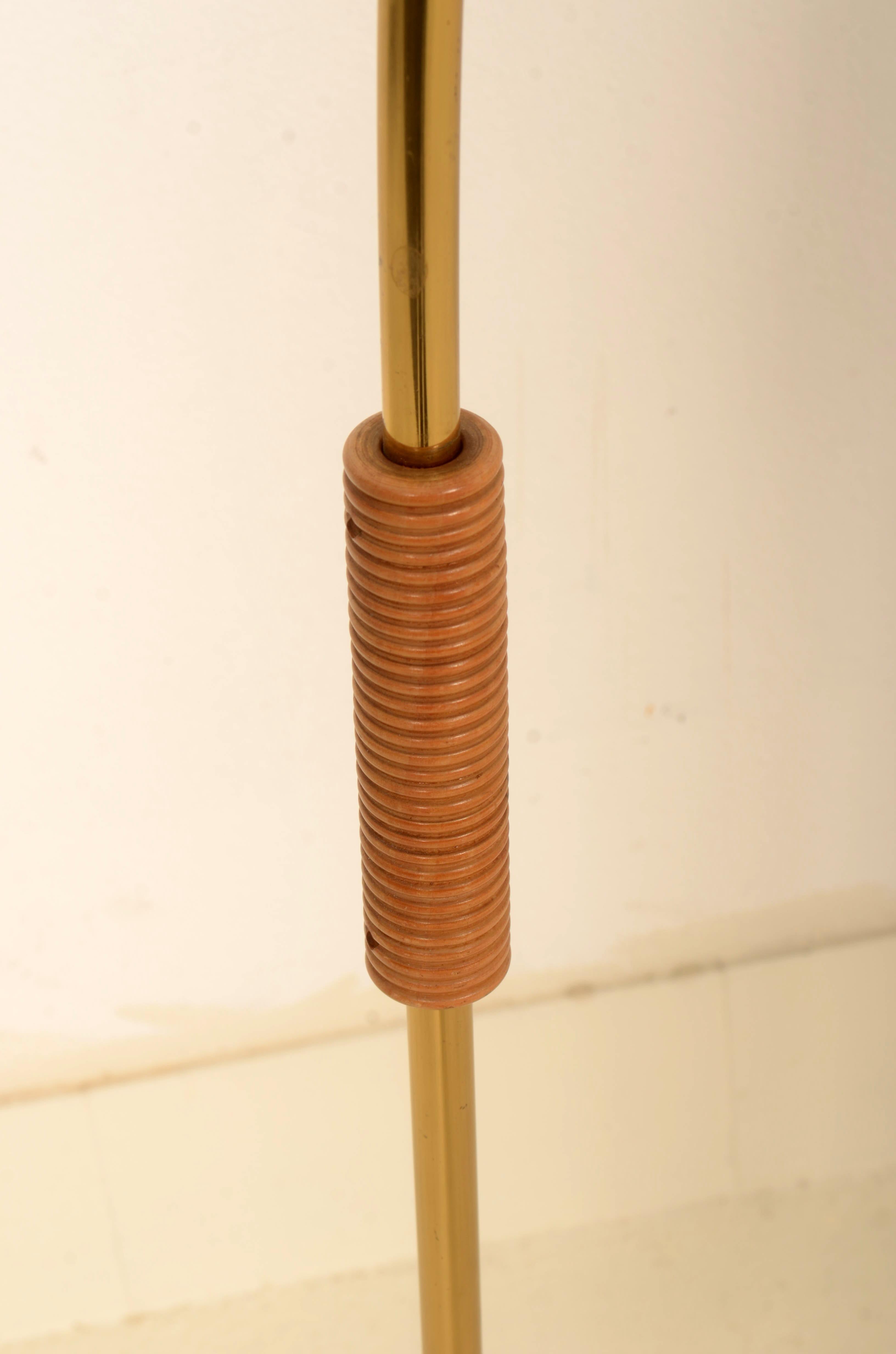 Lampadaire en laiton du milieu du siècle dernier de Rupert Nikoll en vente 1