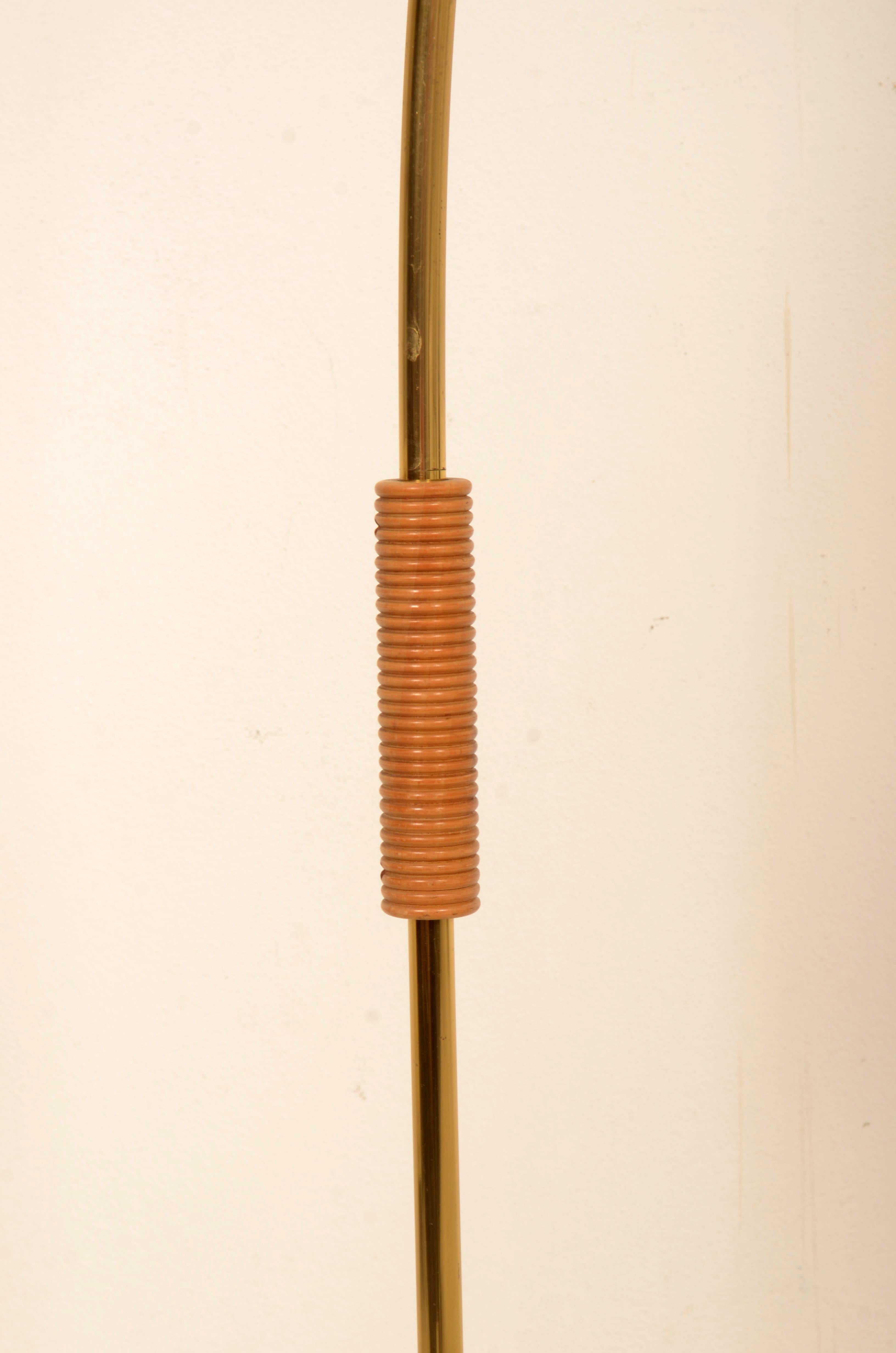 Lampadaire en laiton du milieu du siècle dernier de Rupert Nikoll en vente 2