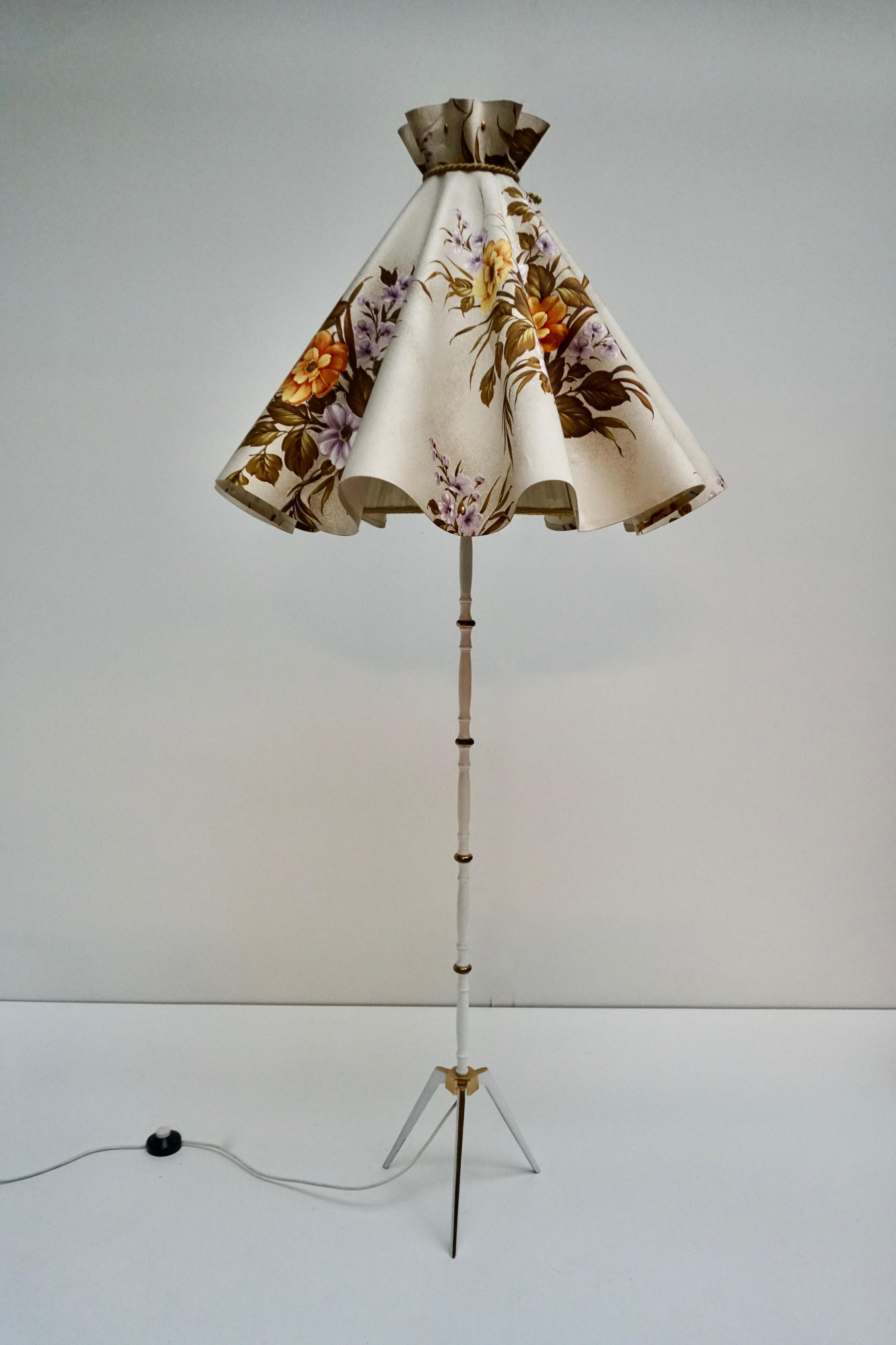 Midcentury Brass Floor Lamp, Flower Shade, Italy For Sale 5
