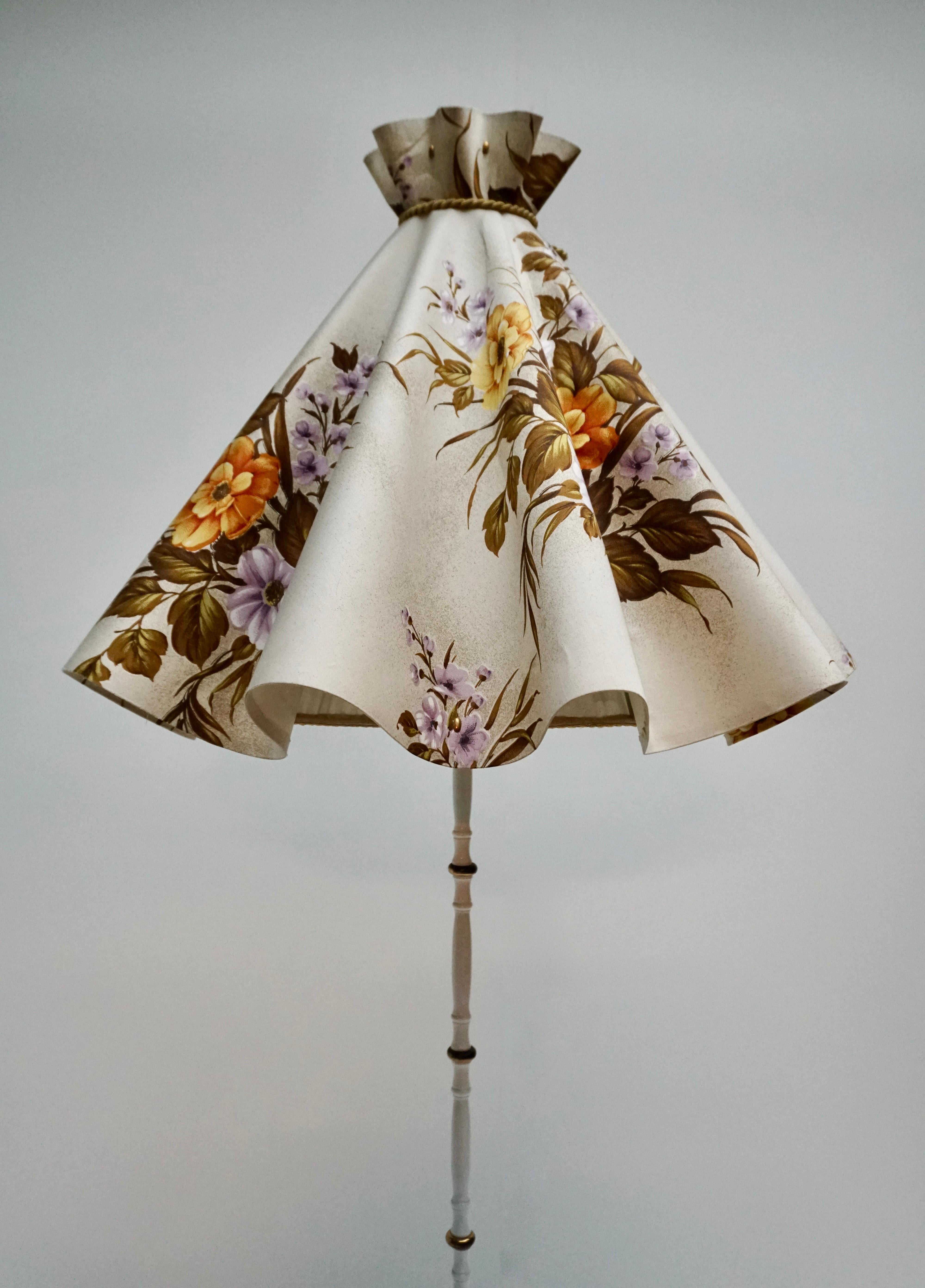 Midcentury Brass Floor Lamp, Flower Shade, Italy In Good Condition For Sale In Antwerp, BE