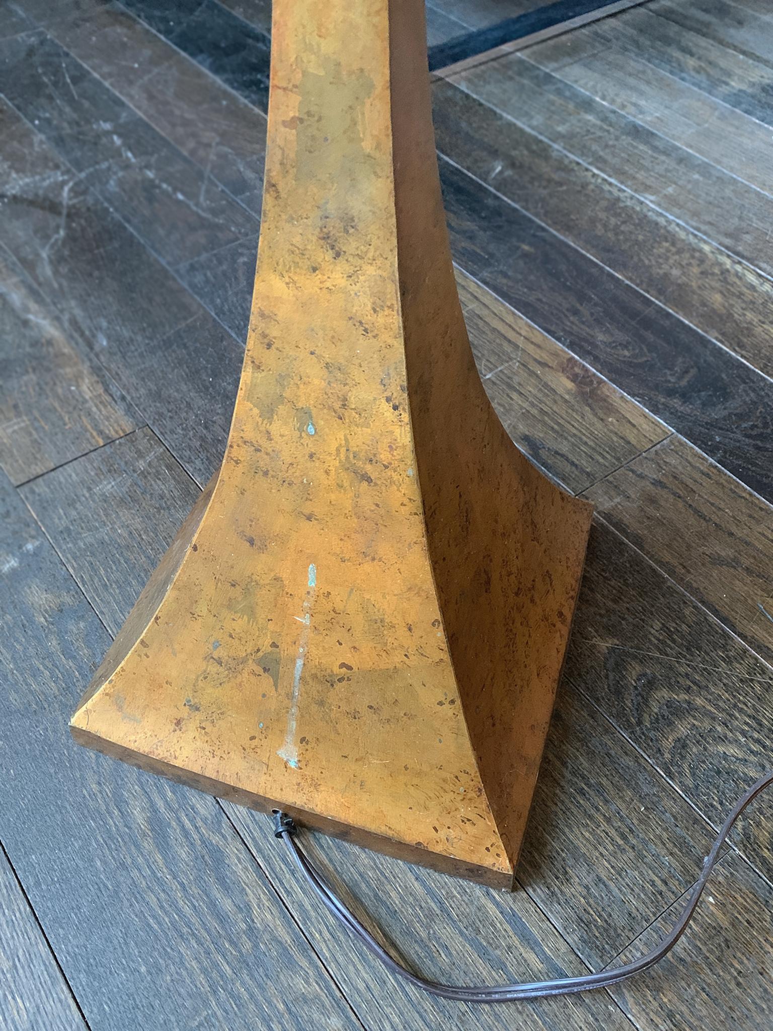 Lampada da terra in ottone del Medioevo 3