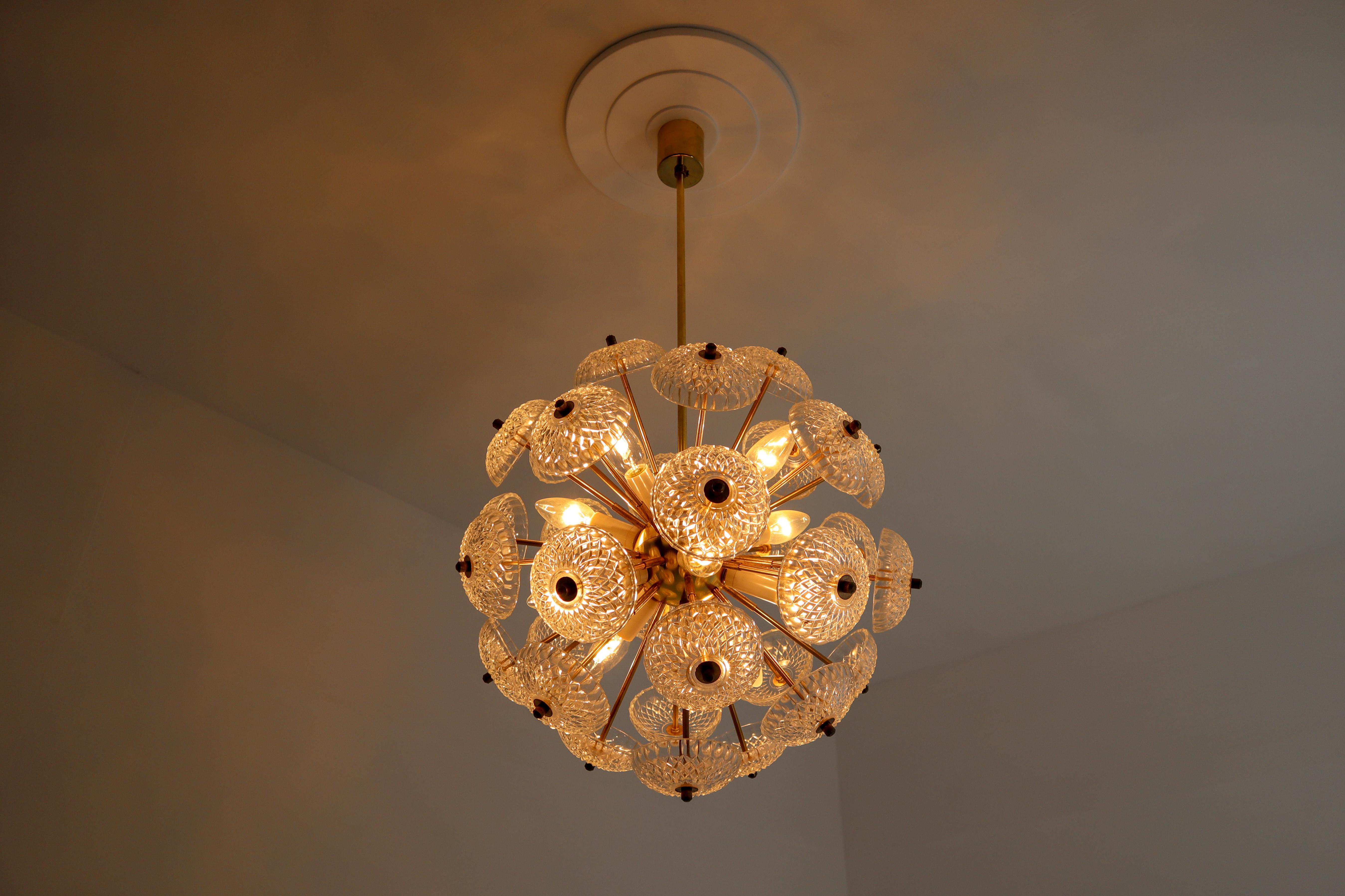 Midcentury Brass Floral Chandelier in the Style of Emil Stejnar, Europe, 1960s im Zustand „Gut“ in Almelo, NL