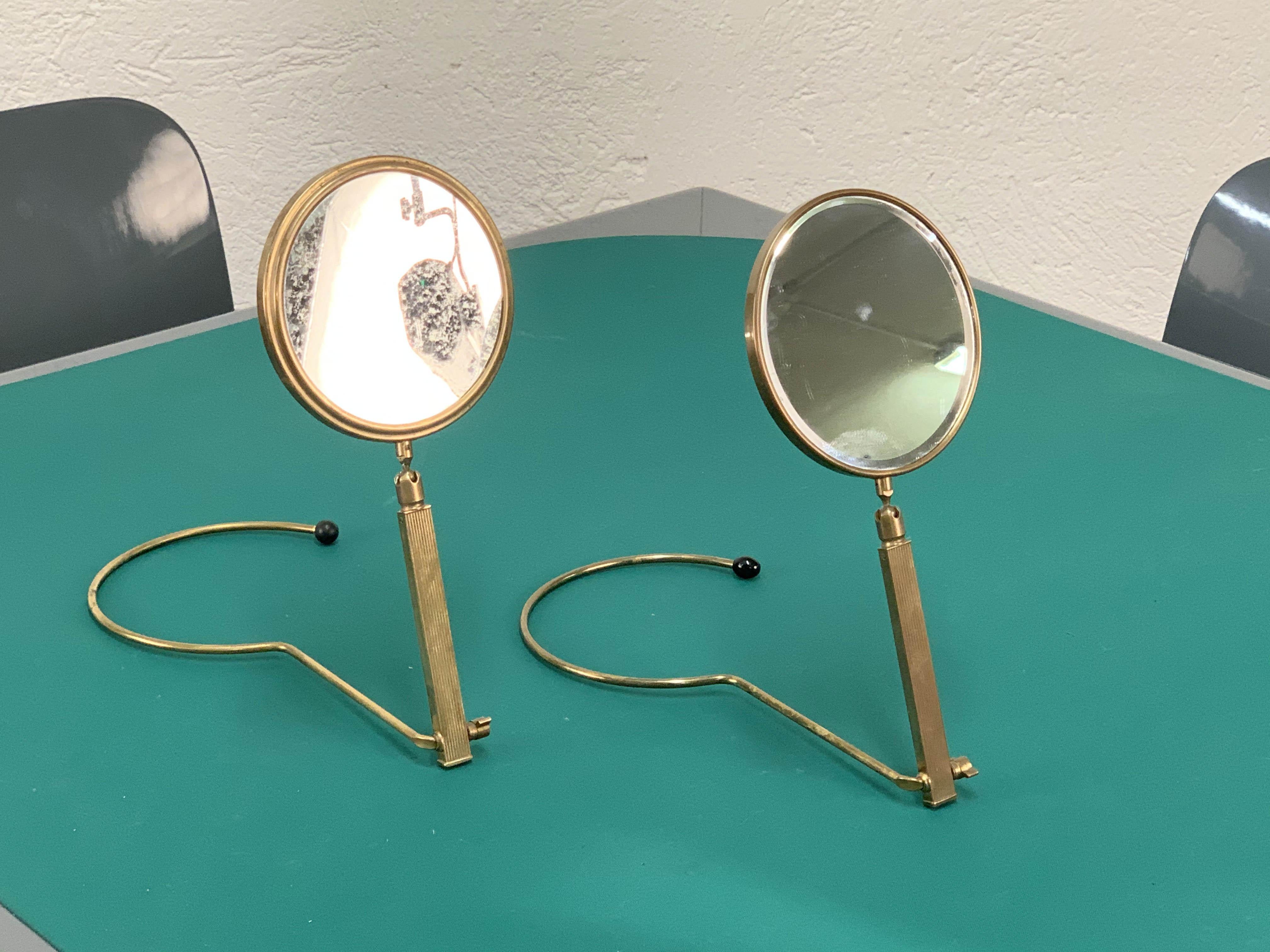 Miroir de table français ajustable en laiton du milieu des années 1950 avec un support à deux côtés:: 1950s en vente 10