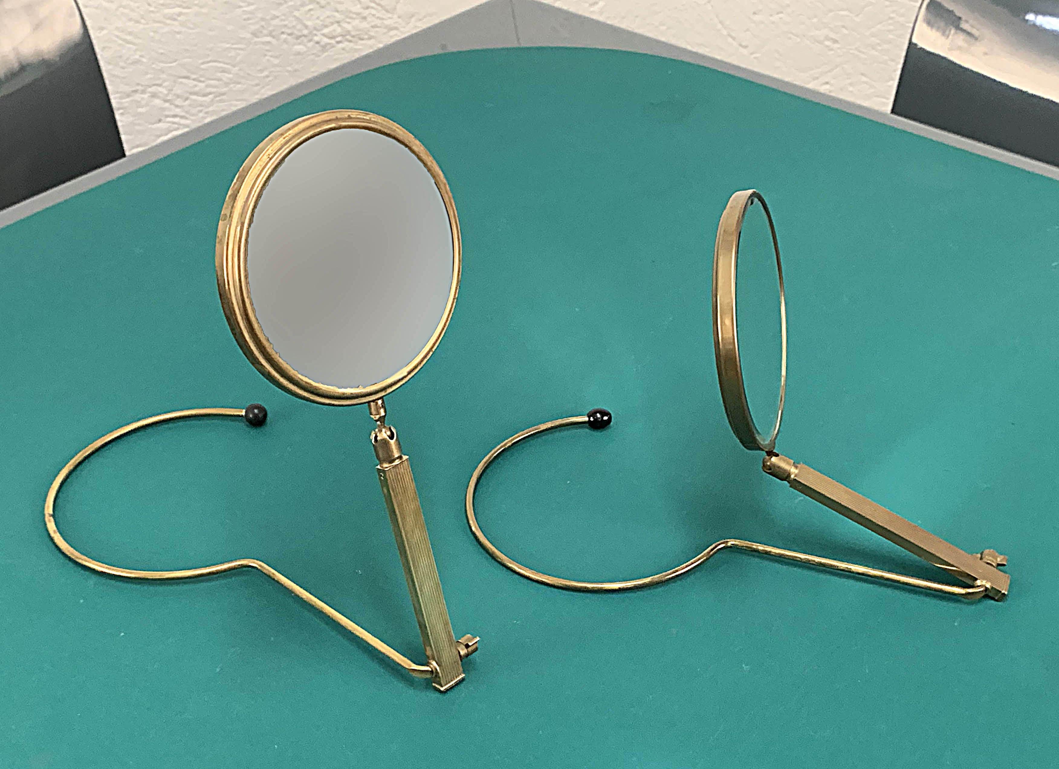 Miroir de table français ajustable en laiton du milieu des années 1950 avec un support à deux côtés:: 1950s en vente 11