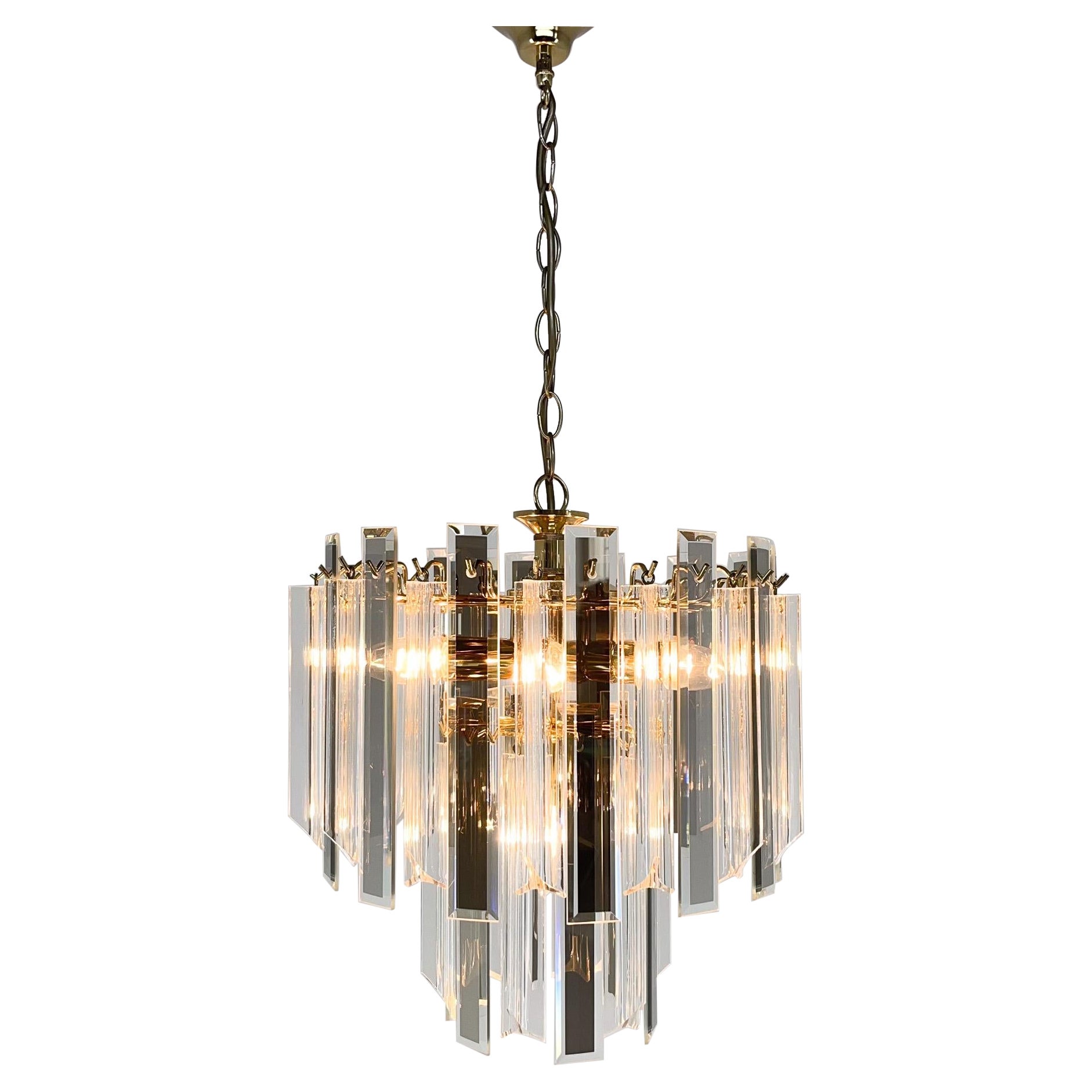 Lampadario di metà secolo in ottone, vetro e lucite, Austria, anni '70 in vendita