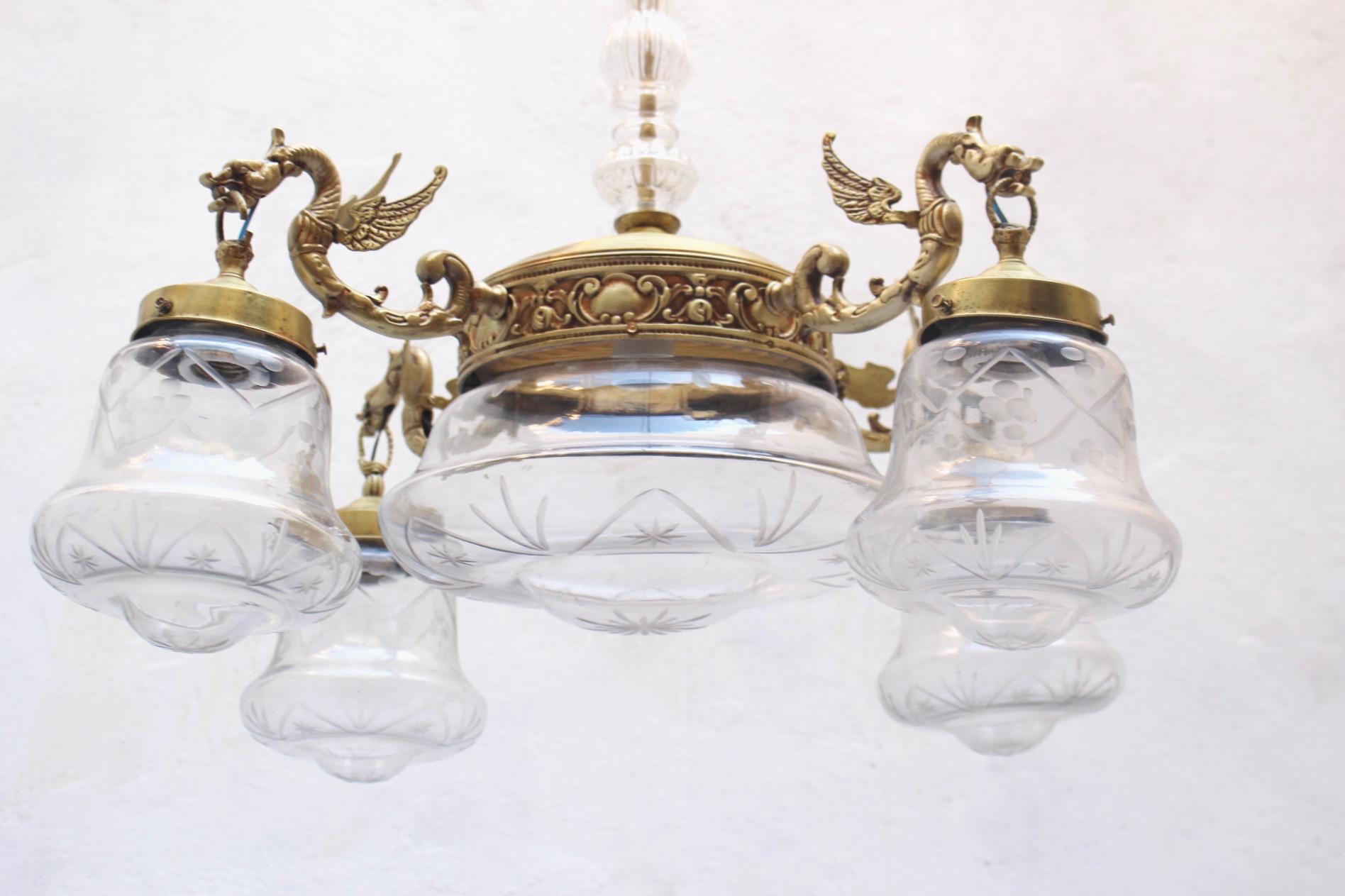 Midcentury Brass and Glass Five Lights Dragon Chandelier, 1950s In Good Condition For Sale In Valencia, Valencia