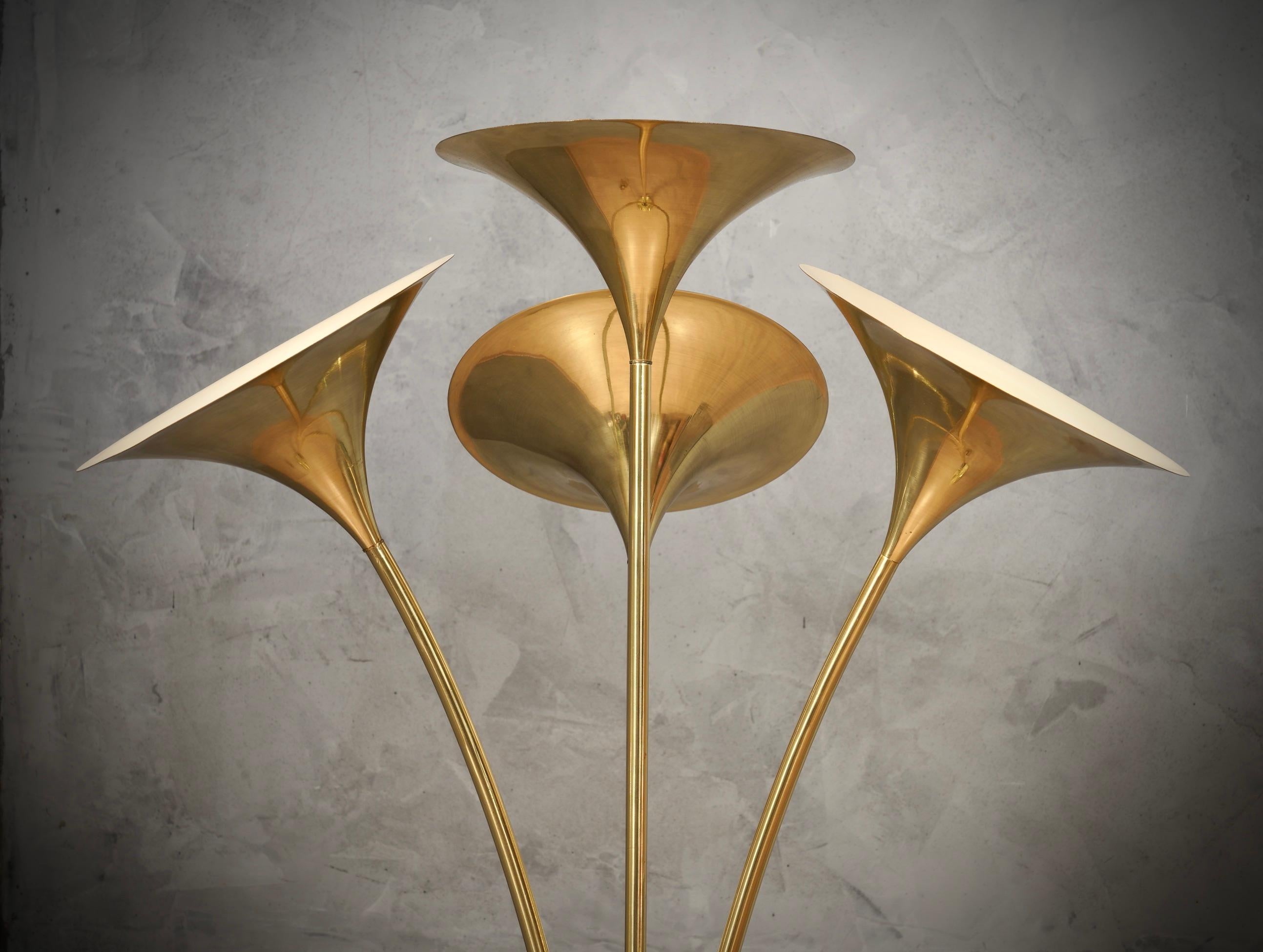 Mid-Century Modern MidCentury Brass Italian Manufacturing Floor Lamp, 1970 For Sale
