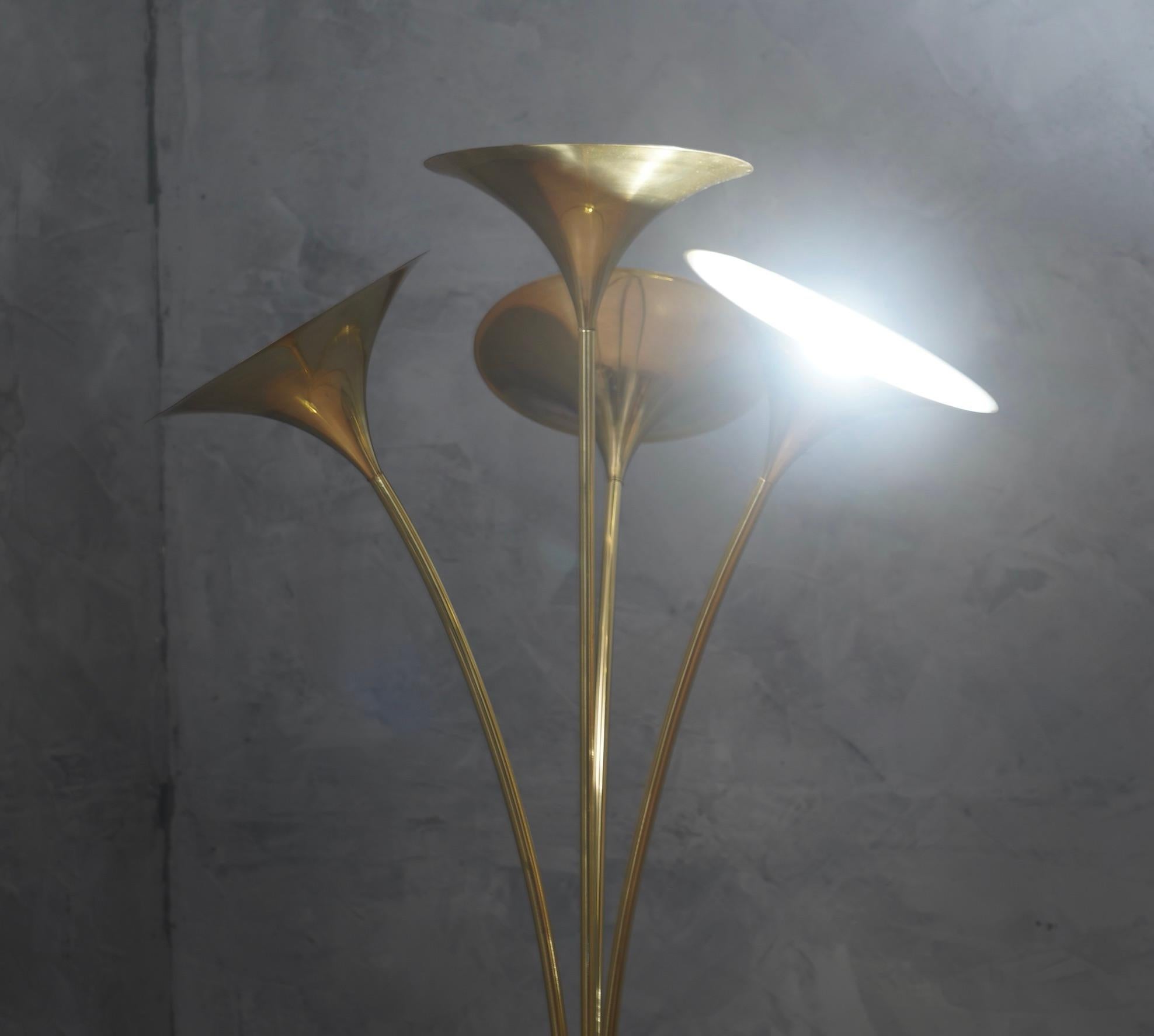 MidCentury Brass Italian Manufacturing Floor Lamp, 1970 In Good Condition For Sale In Rome, IT