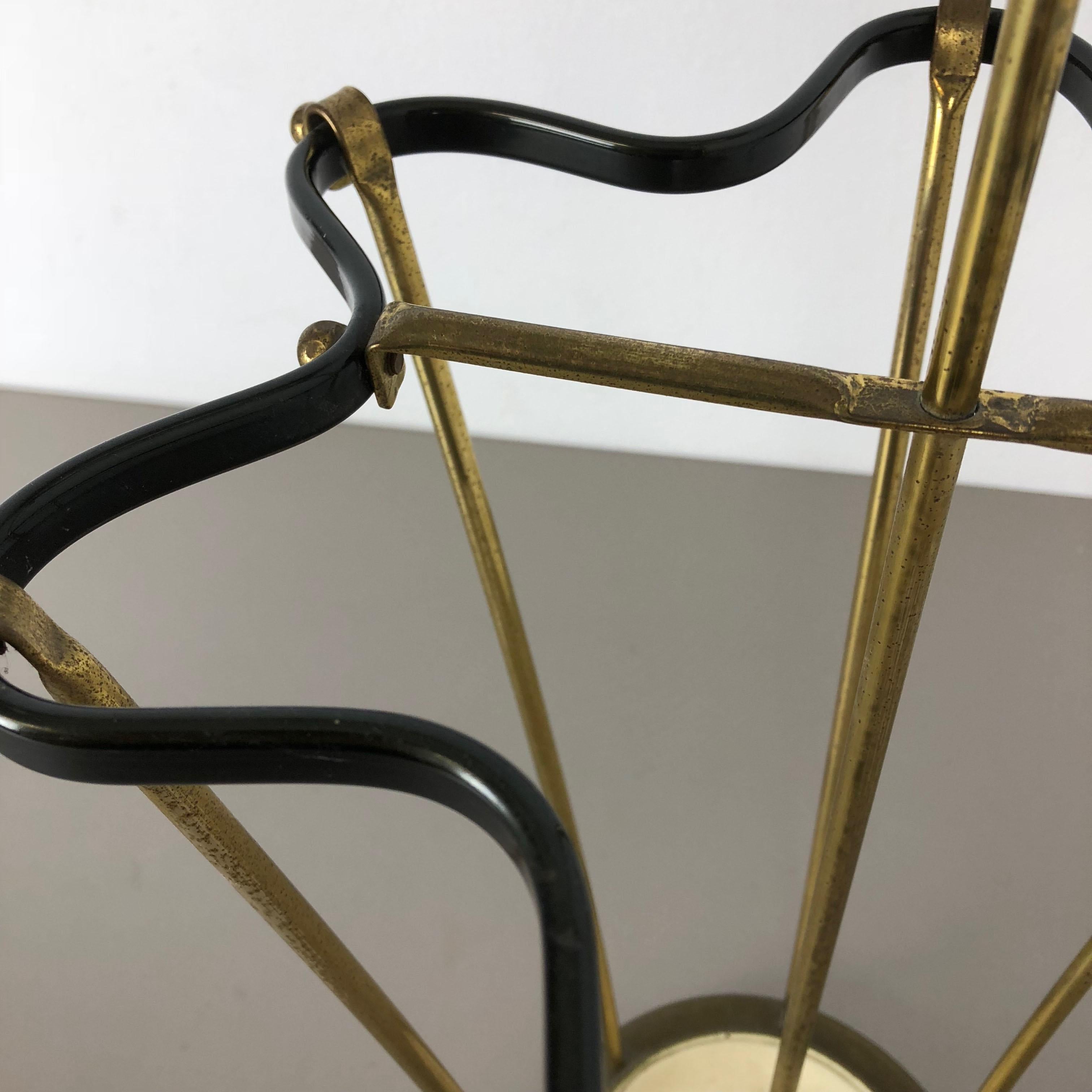 Midcentury Brass Mategot Style Hollywood Regency Umbrella Stand, France, 1950s In Good Condition For Sale In Kirchlengern, DE