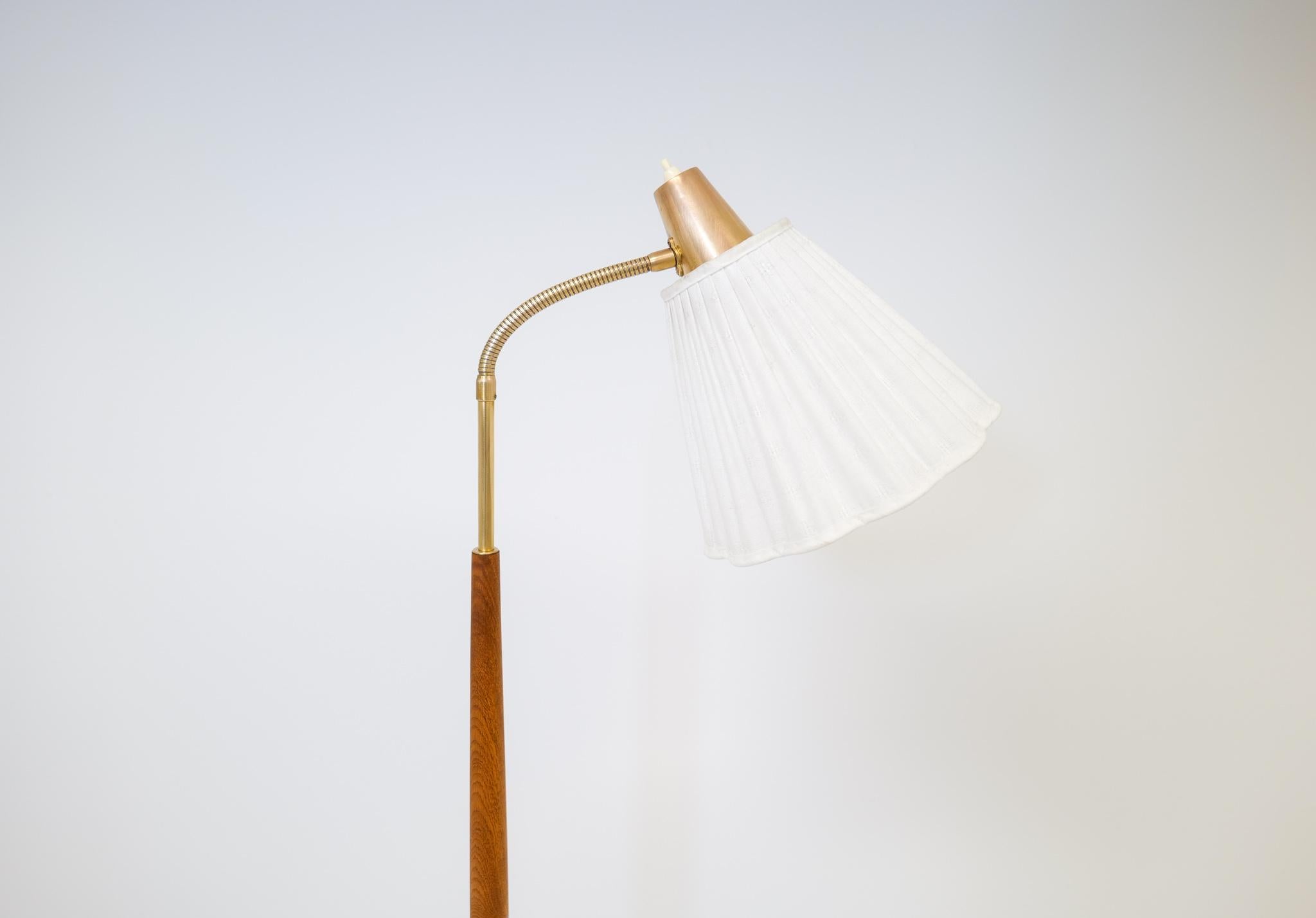 Mid-20th Century Midcentury Brass Oak Floor Lamp Falkenbergs Belysning, Sweden, 1960s