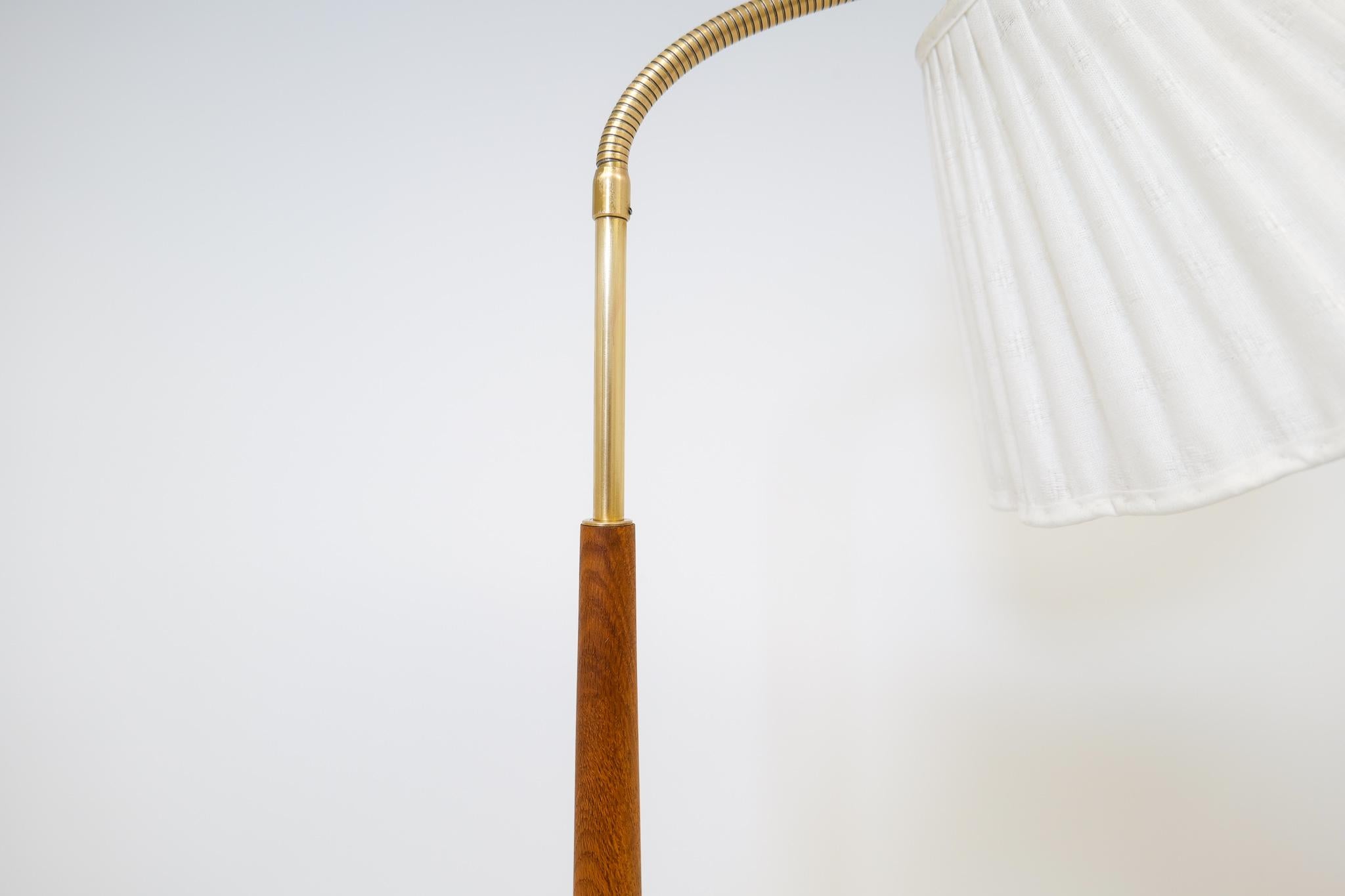 Midcentury Brass Oak Floor Lamp Falkenbergs Belysning, Sweden, 1960s 2