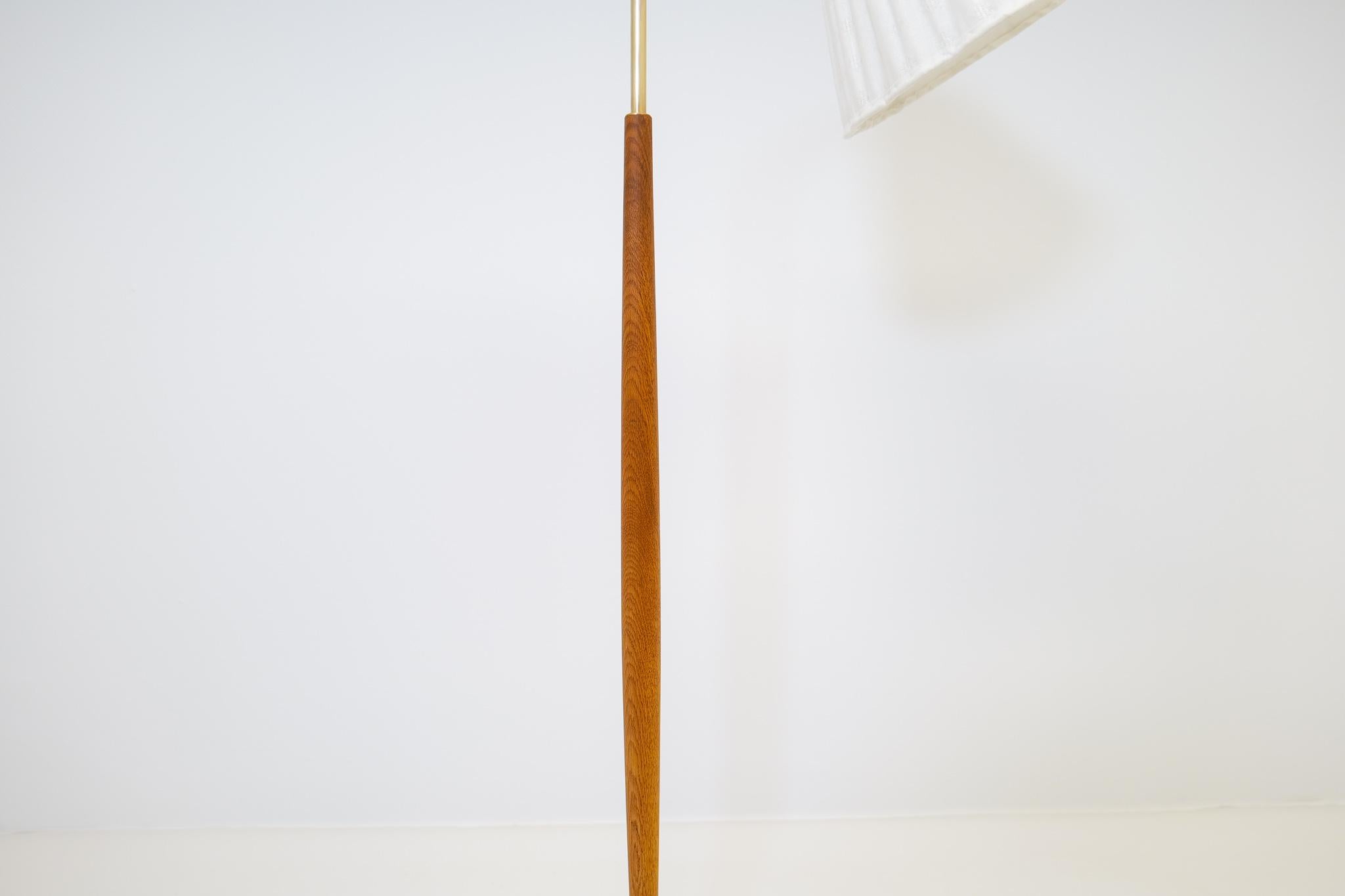 Midcentury Brass Oak Floor Lamp Falkenbergs Belysning, Sweden, 1960s 3