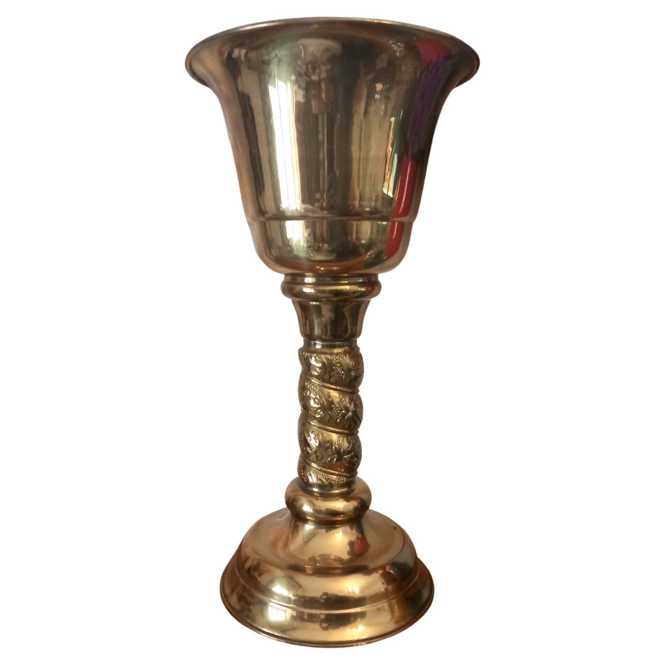 Planter for floor shaped brass cup or chalice Solomonic column For Sale 1
