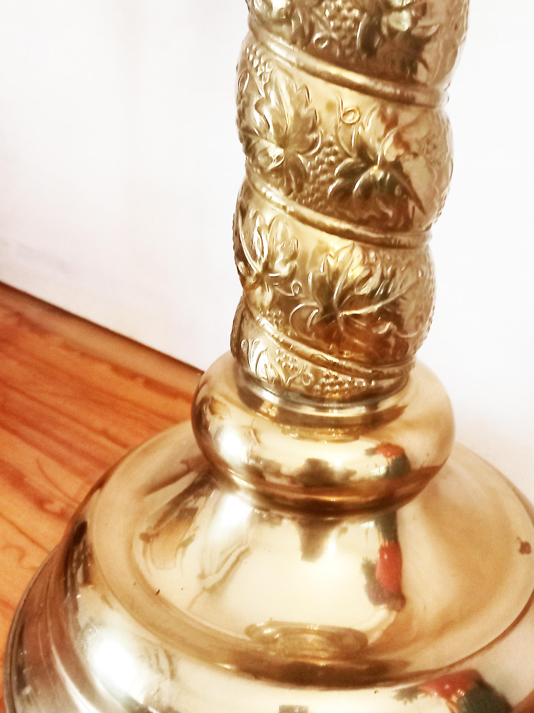 A very large, oversized brass 
Midcentury Brass Planter Solomonic Column  Grapes  Large Cup Form

Elegant mid century planter made of yellow brass in the shape of a large  whit
Solomonic Column column

It is perfect to put a large flowerpot or a