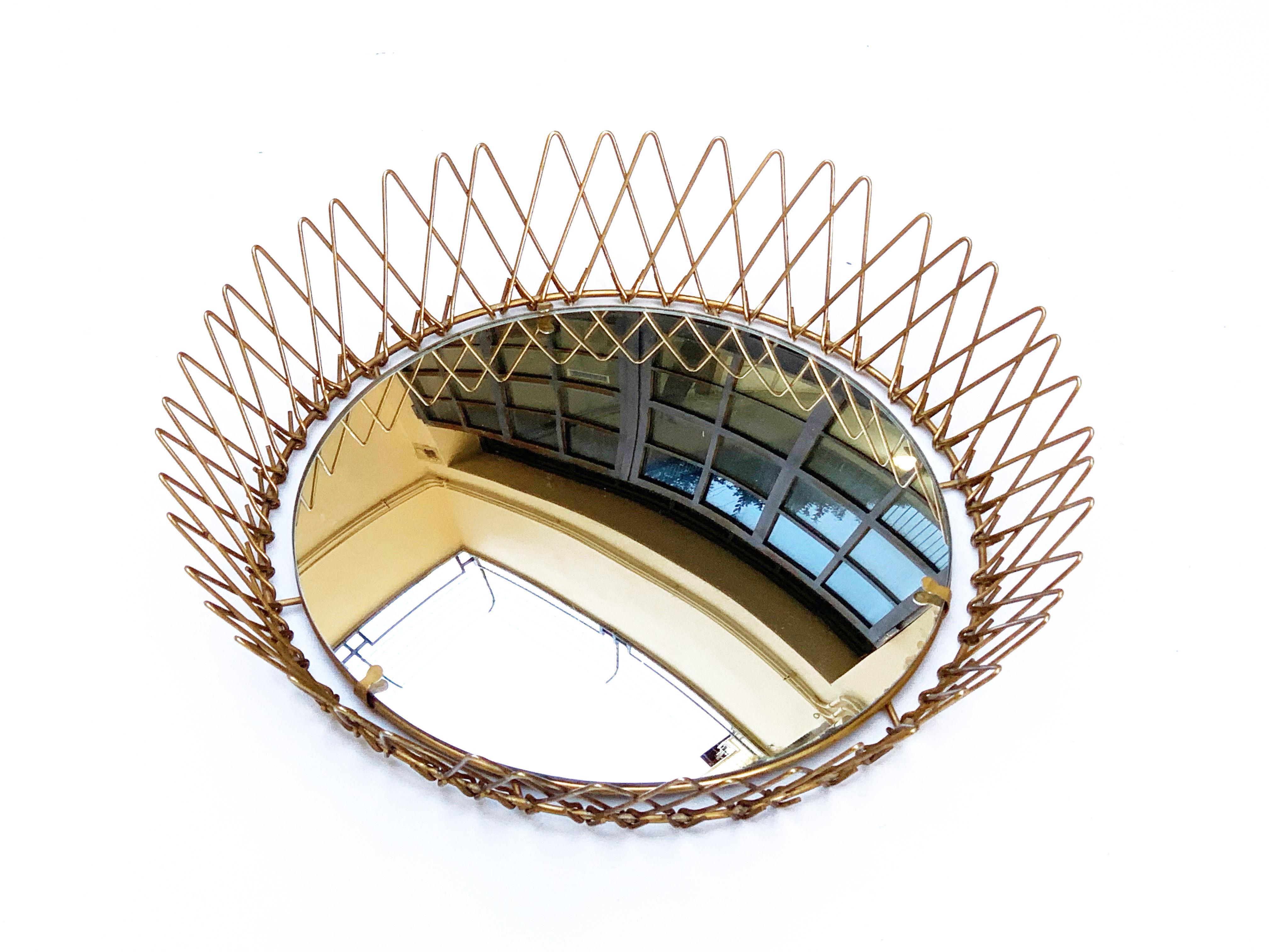 Midcentury Brass Round French Sunburst Adjustable Wall Mirror, Late 1970s In Good Condition For Sale In Roma, IT