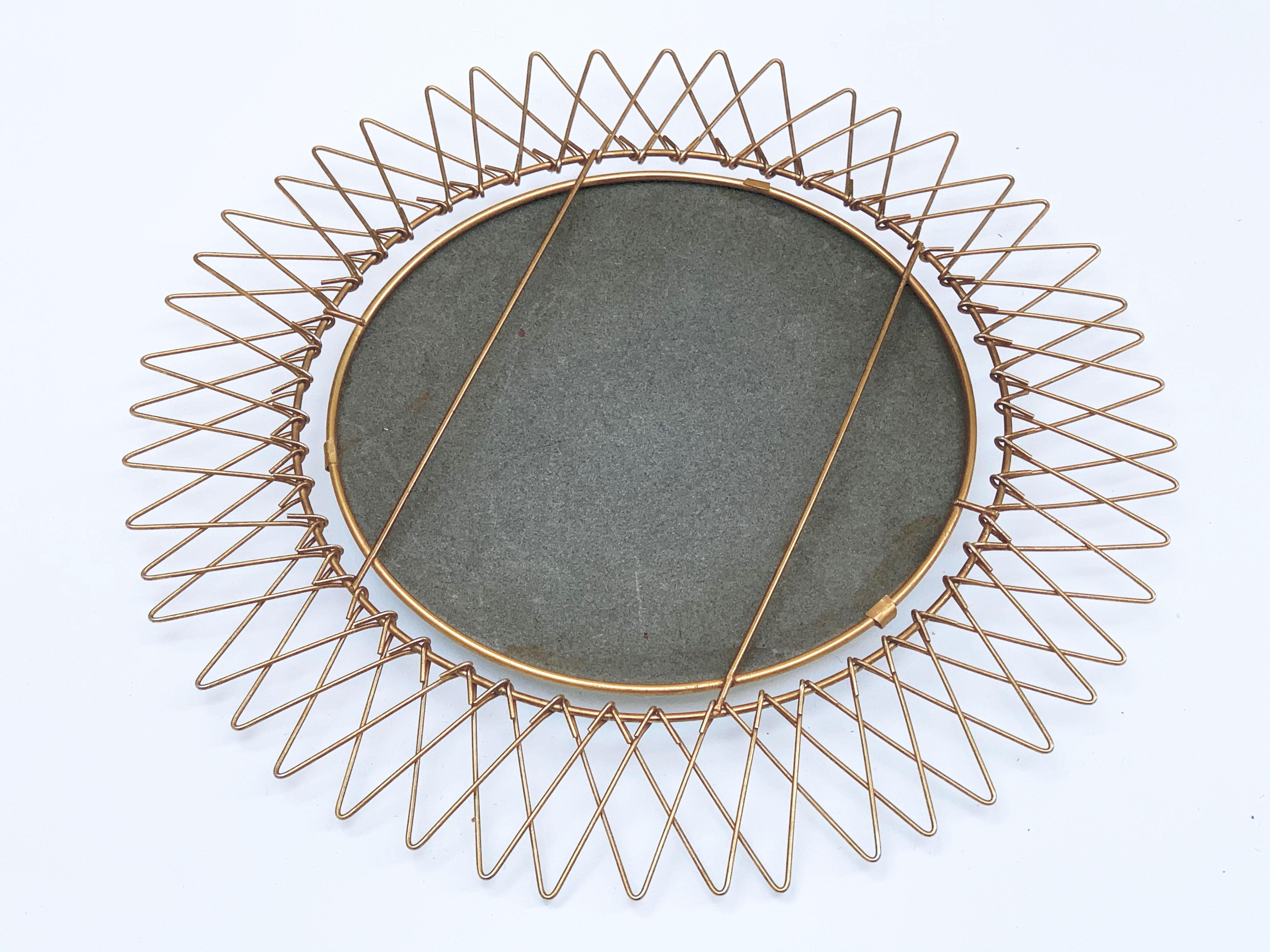 Midcentury Brass Round French Sunburst Adjustable Wall Mirror, Late 1970s For Sale 1