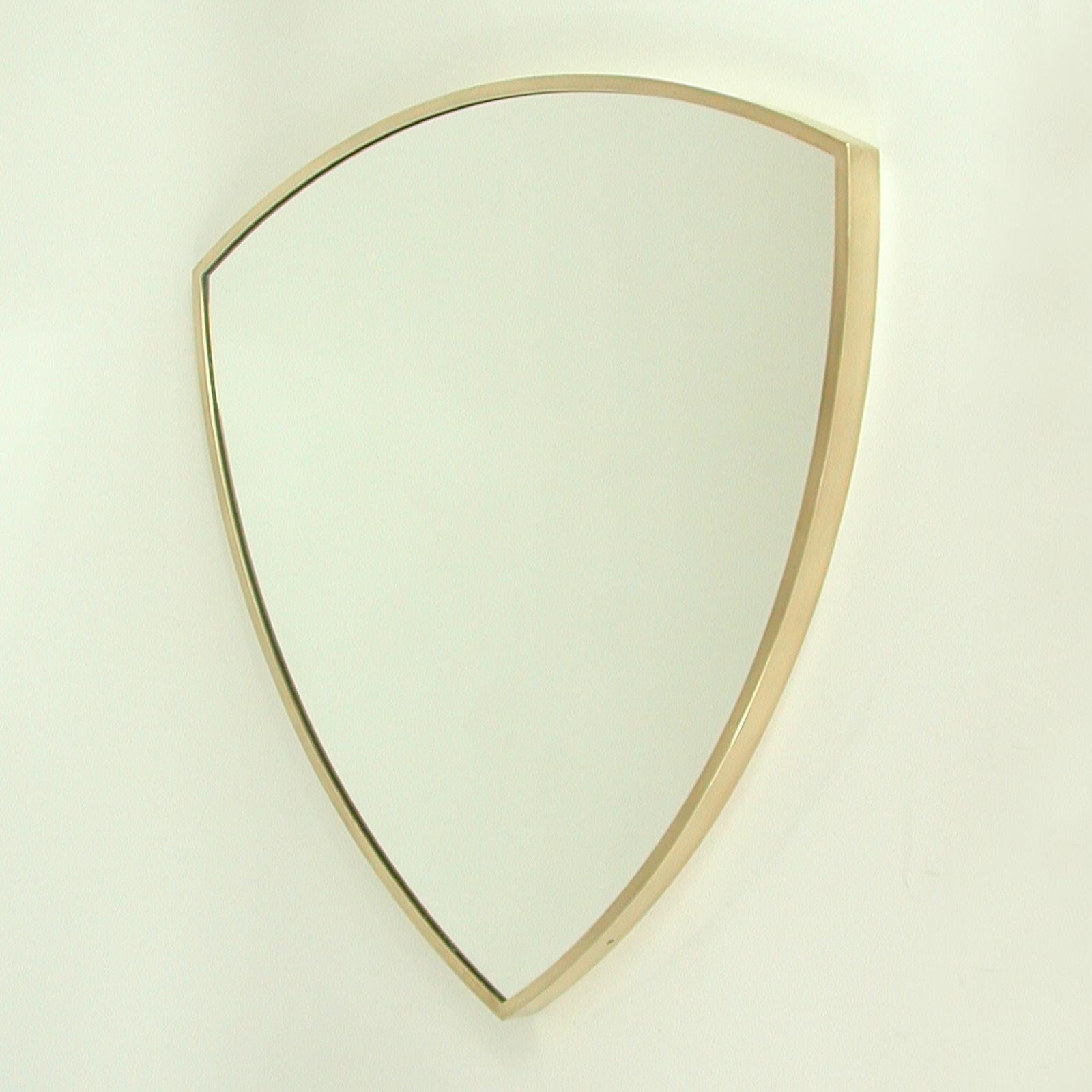 Midcentury Brass Shield Shaped Wall Mirror, Gio Ponti Style, Italy 1950s For Sale 3