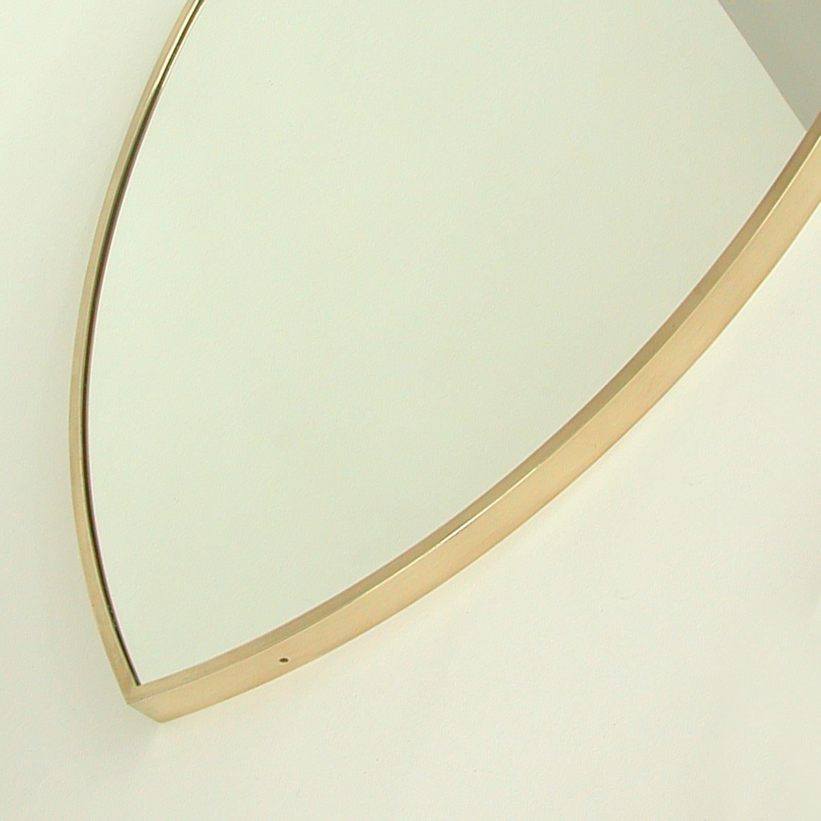 Midcentury Brass Shield Shaped Wall Mirror, Gio Ponti Style, Italy 1950s For Sale 1