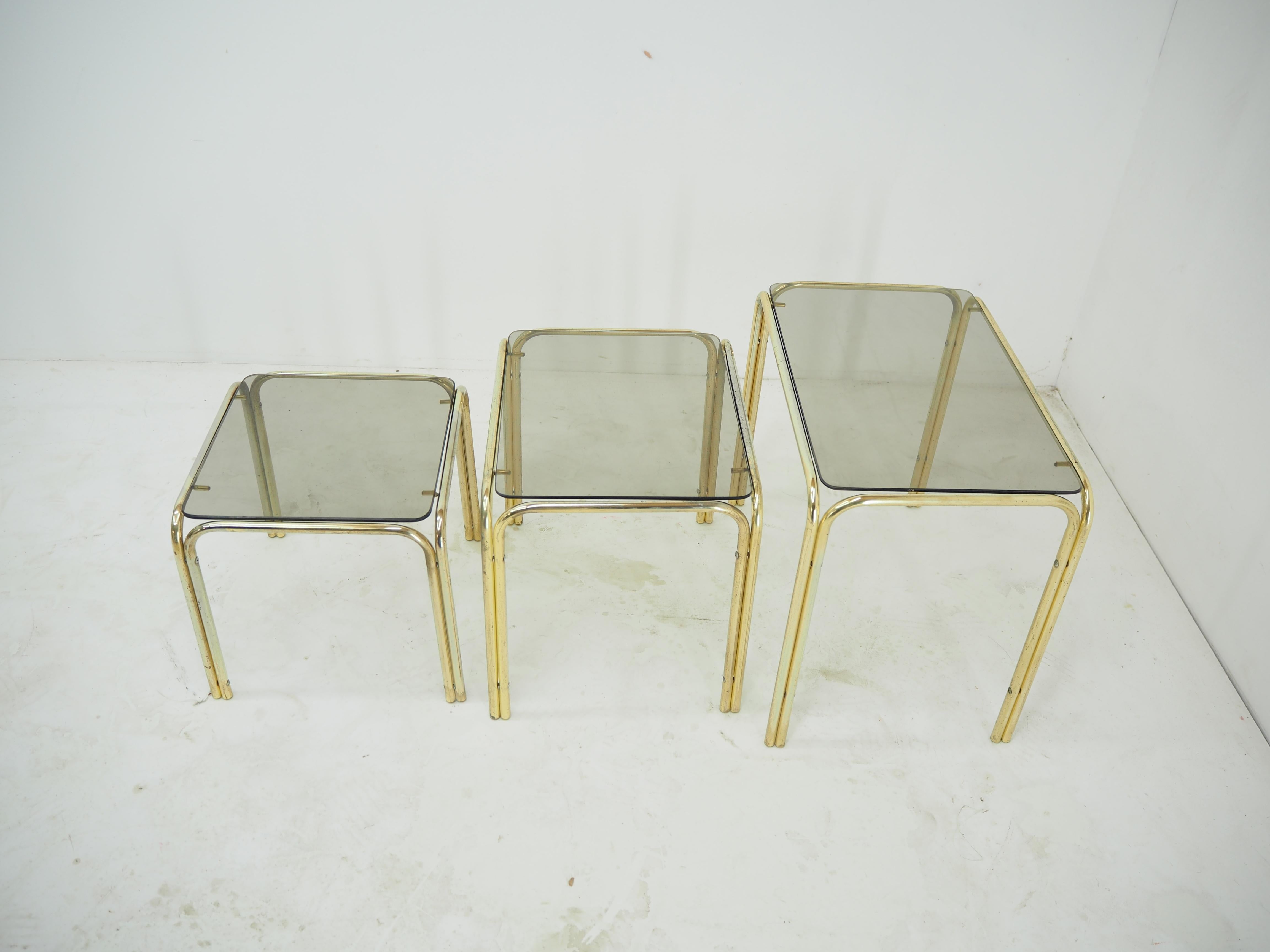 Italian Midcentury Brass & Smoked Glass Nesting Tables, 1970s For Sale