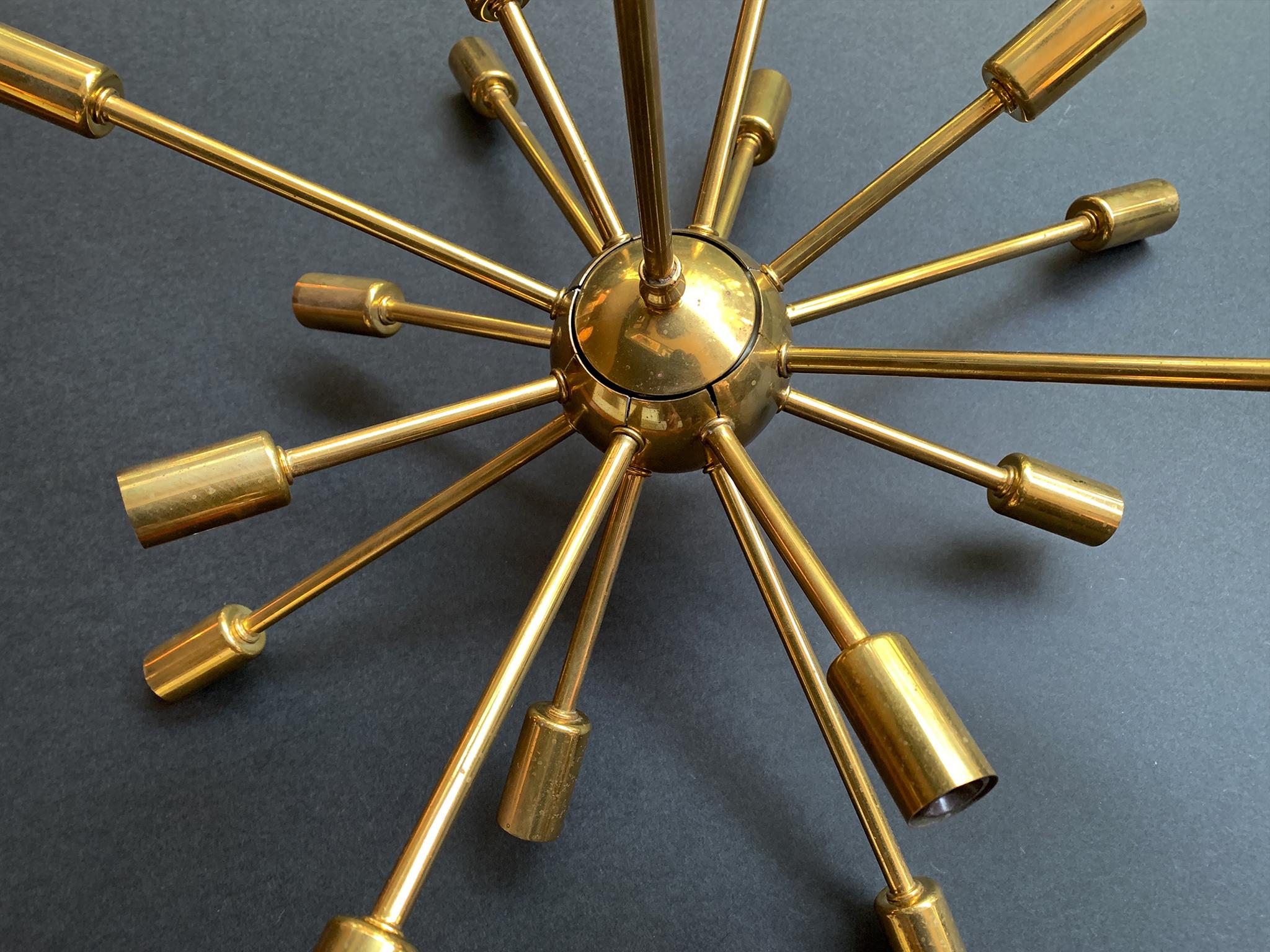 Midcentury Brass Sputnik Chandelier In Good Condition For Sale In New York, NY