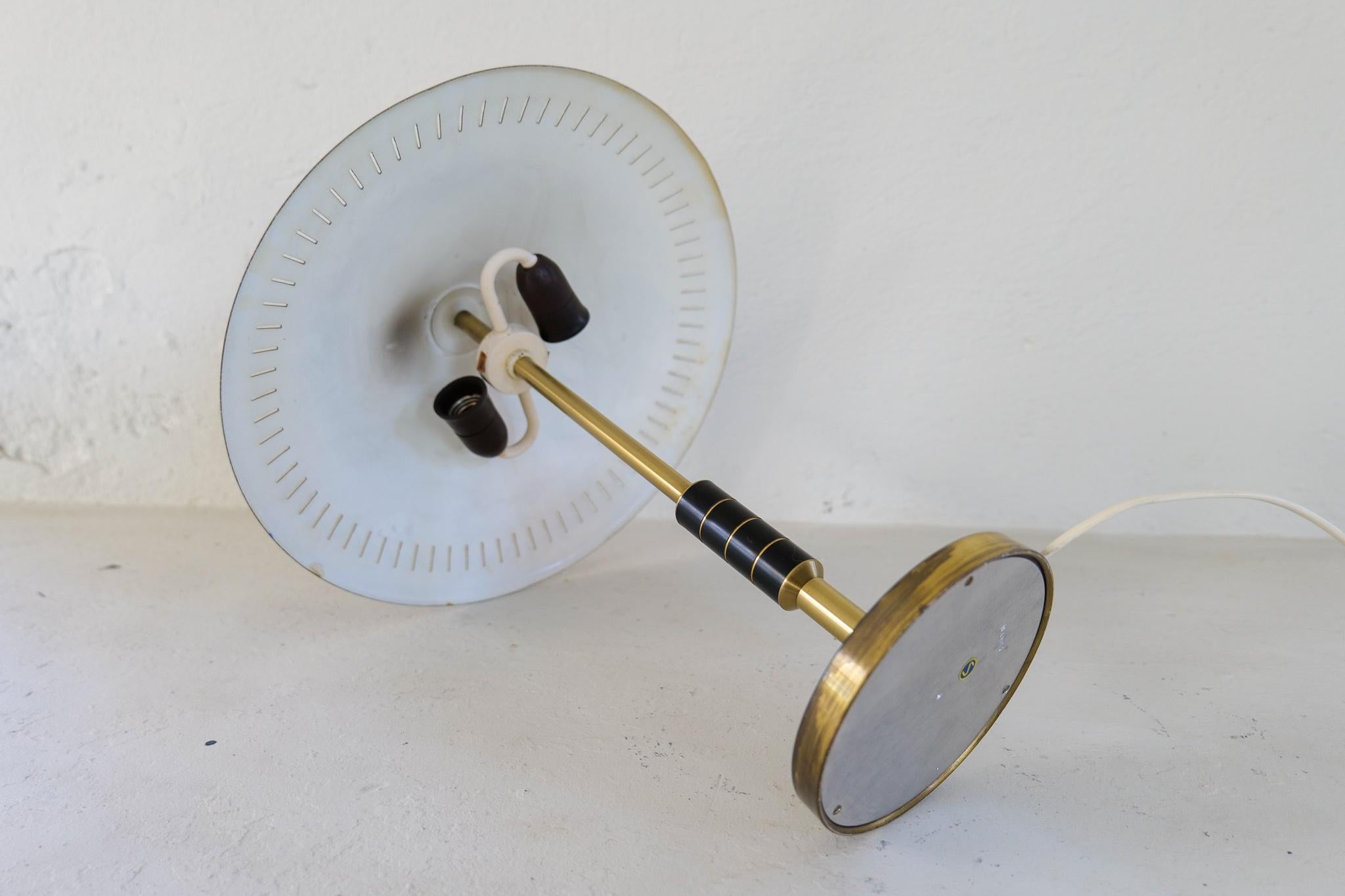 Moderne Tischlampe aus der Mitte des Jahrhunderts von Bent Karlby, hergestellt von Lyfa in Dänemark, 1956 im Angebot 9