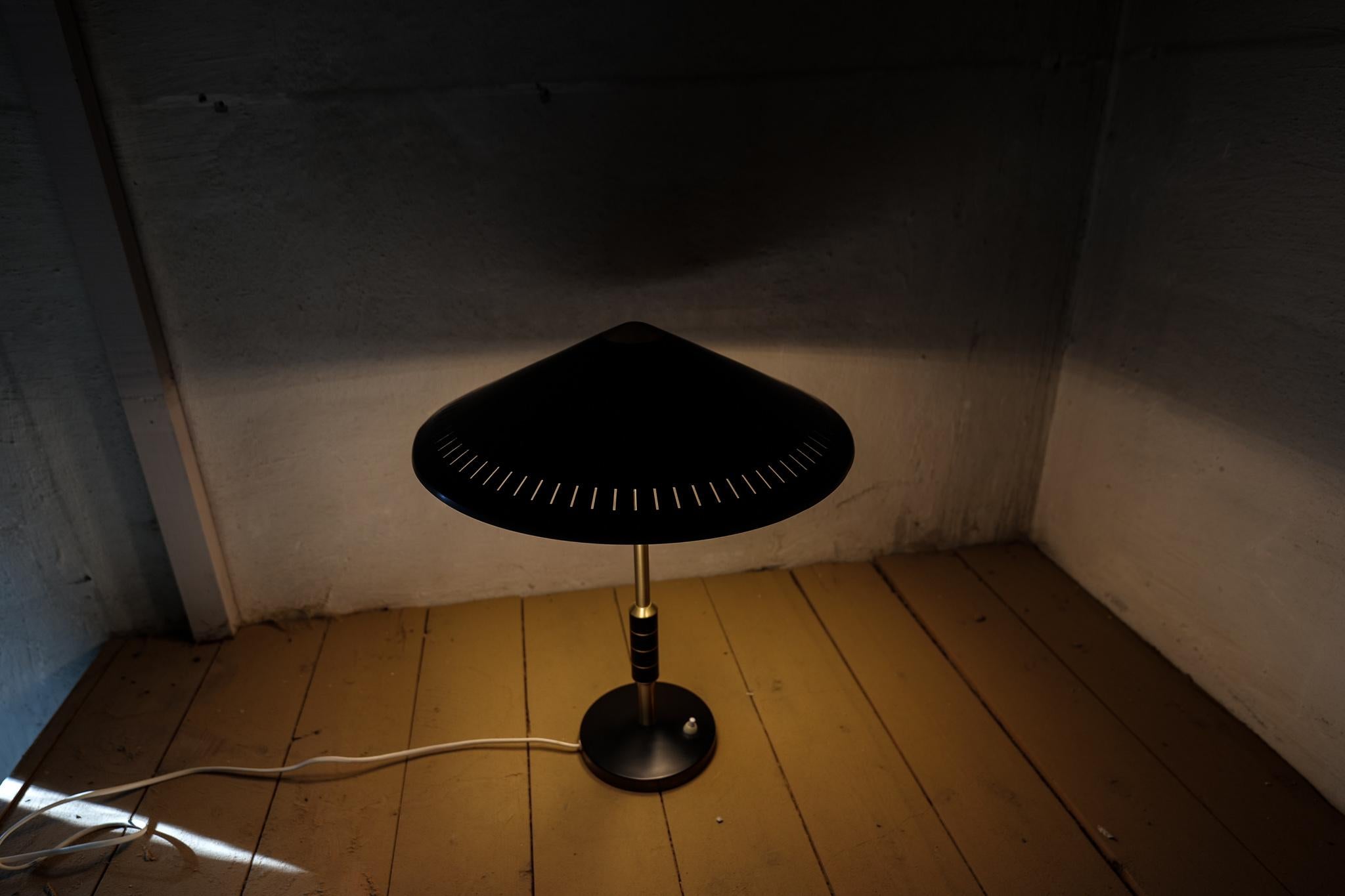 Lampe de bureau moderne du milieu du siècle dernier de Bent Karlby Produite par Lyfa au Danemark, 1956 en vente 13