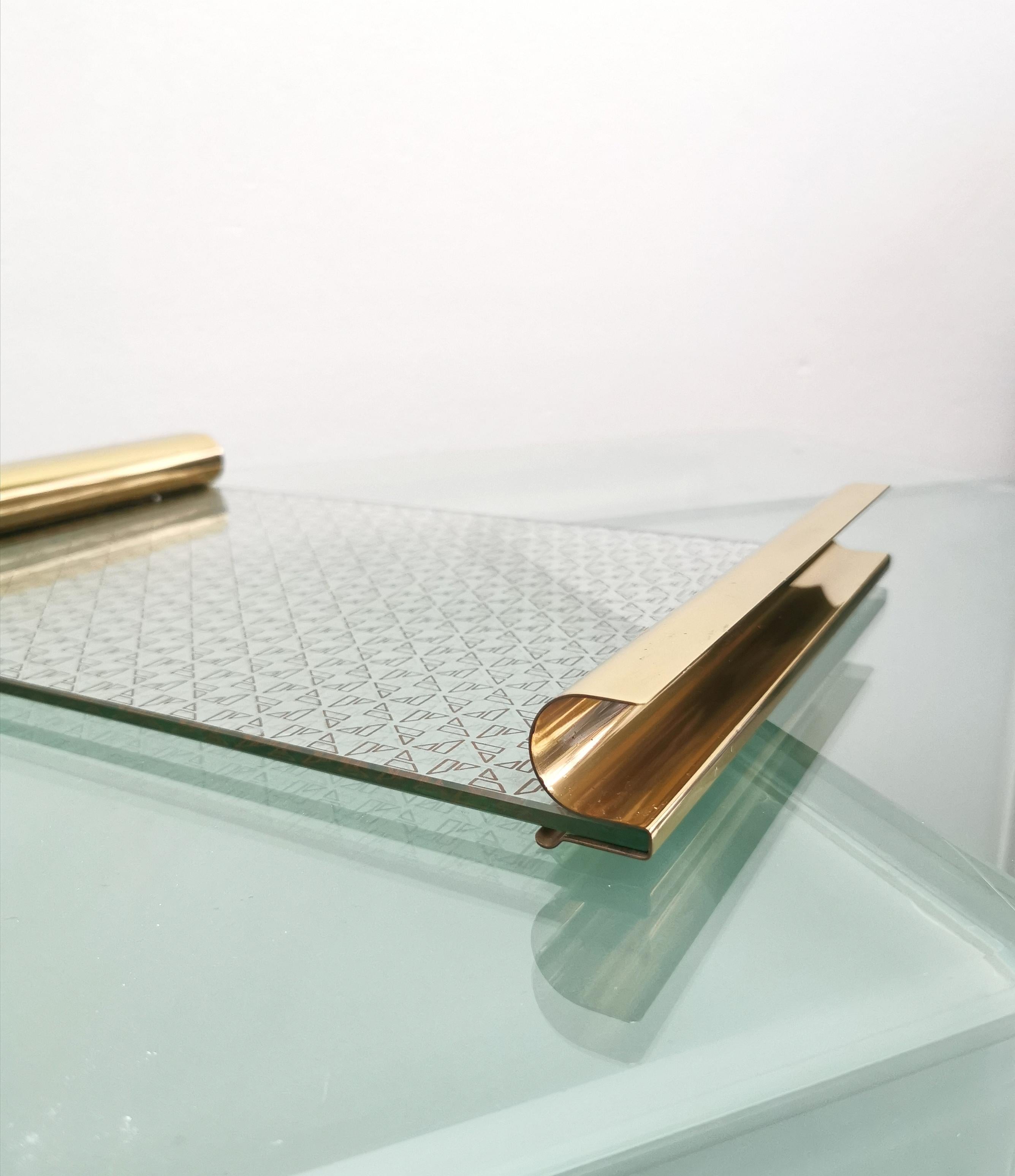 Midcentury Messing Tablett Tische Glas Rechteckig Italienisches Design 1970er Jahre Satz von 2 im Angebot 3